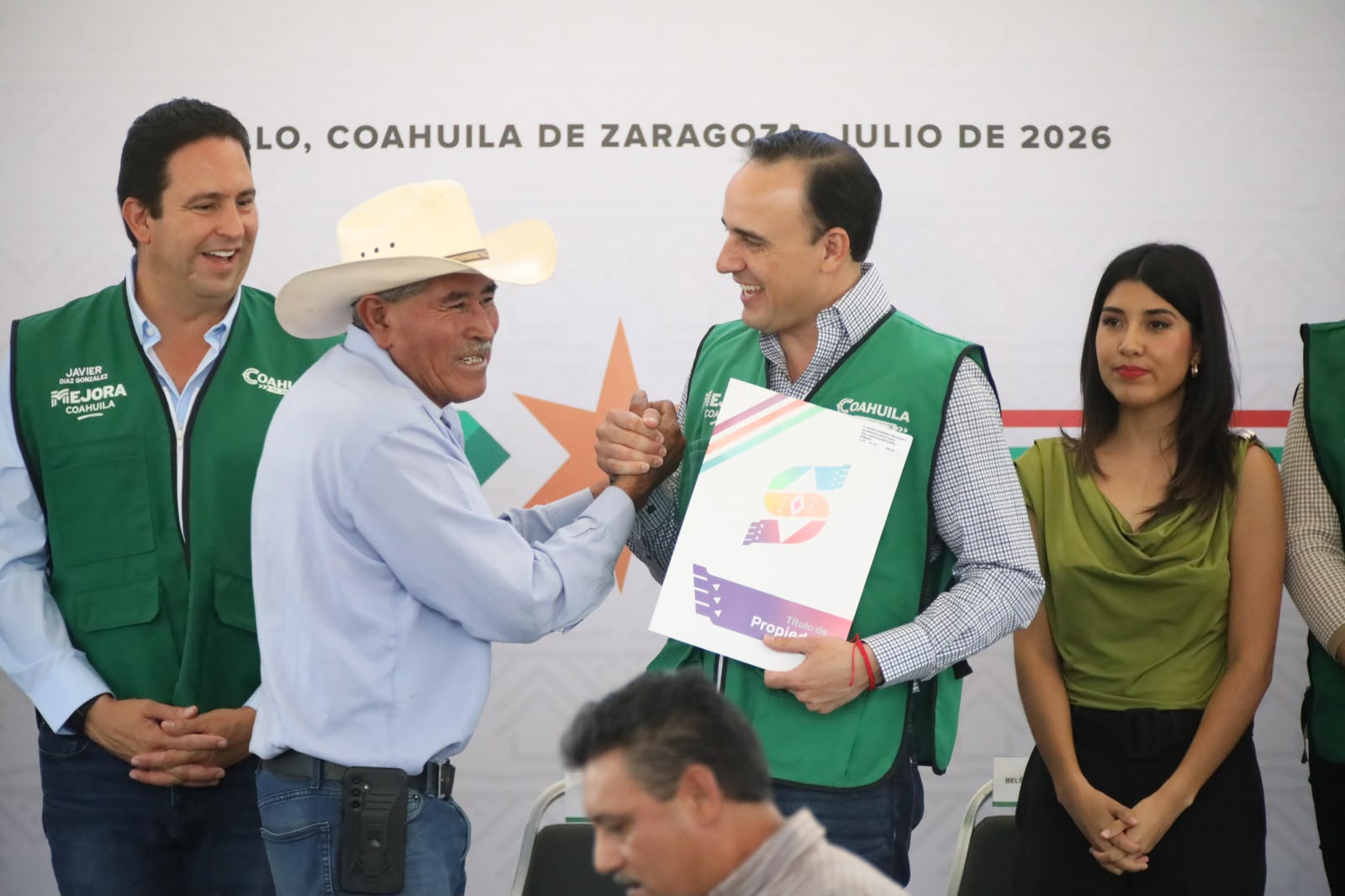 INICIAMOS LA ENTREGA DE MILES DE ESCRITURAS PARA TODAS LAS REGIONES DE COAHUILA: MANOLO