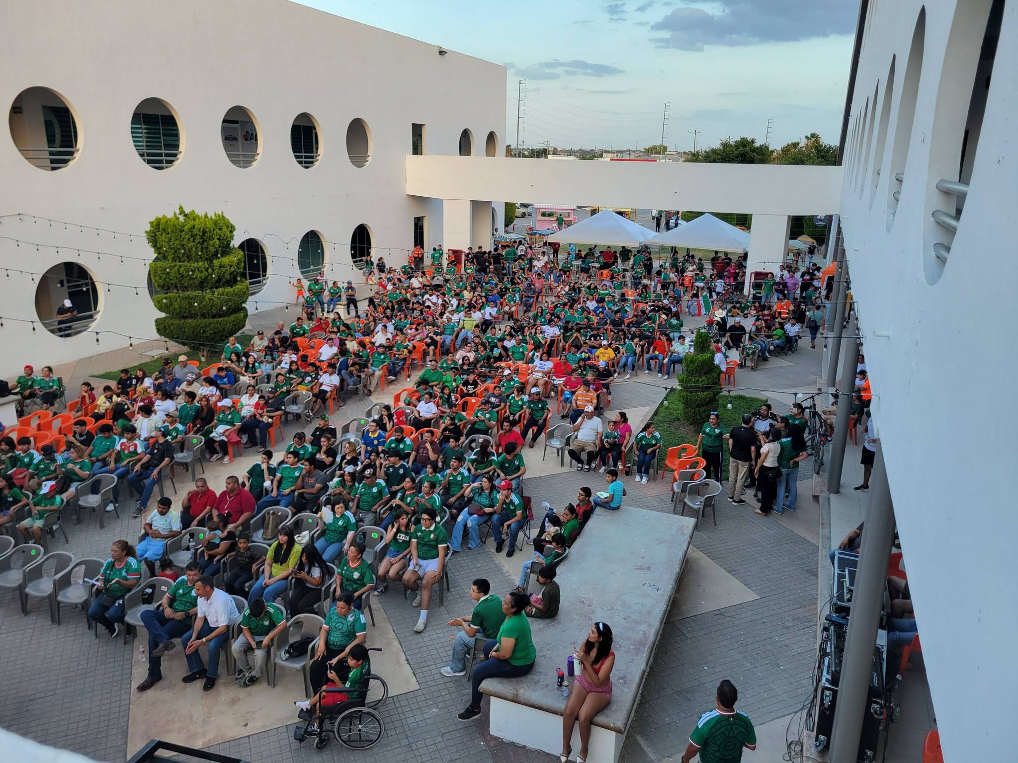 México! México! México! Hoy gana la Selección Mexicana 2 - 0
