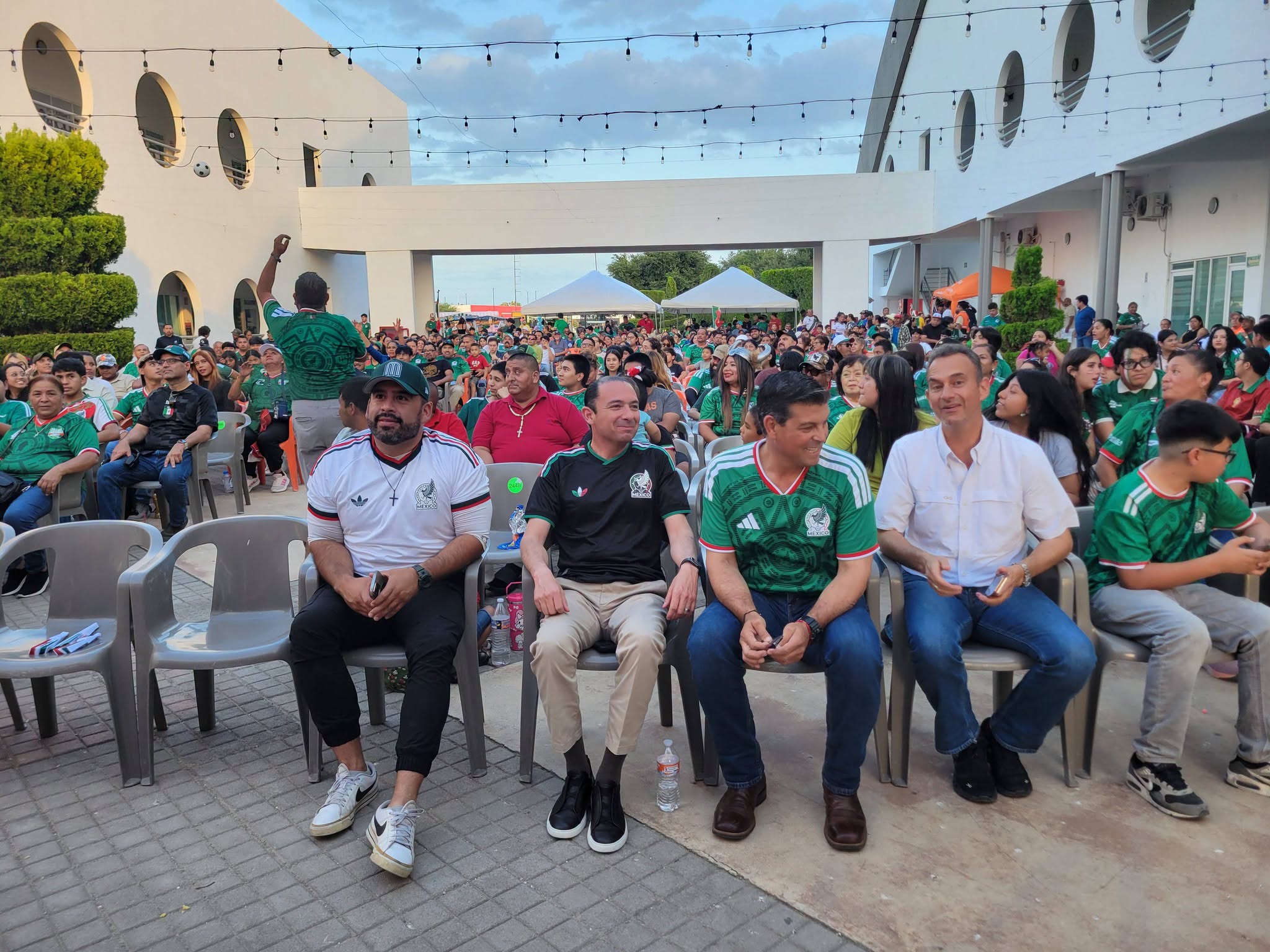 México! México! México! Hoy gana la Selección Mexicana 2 - 0