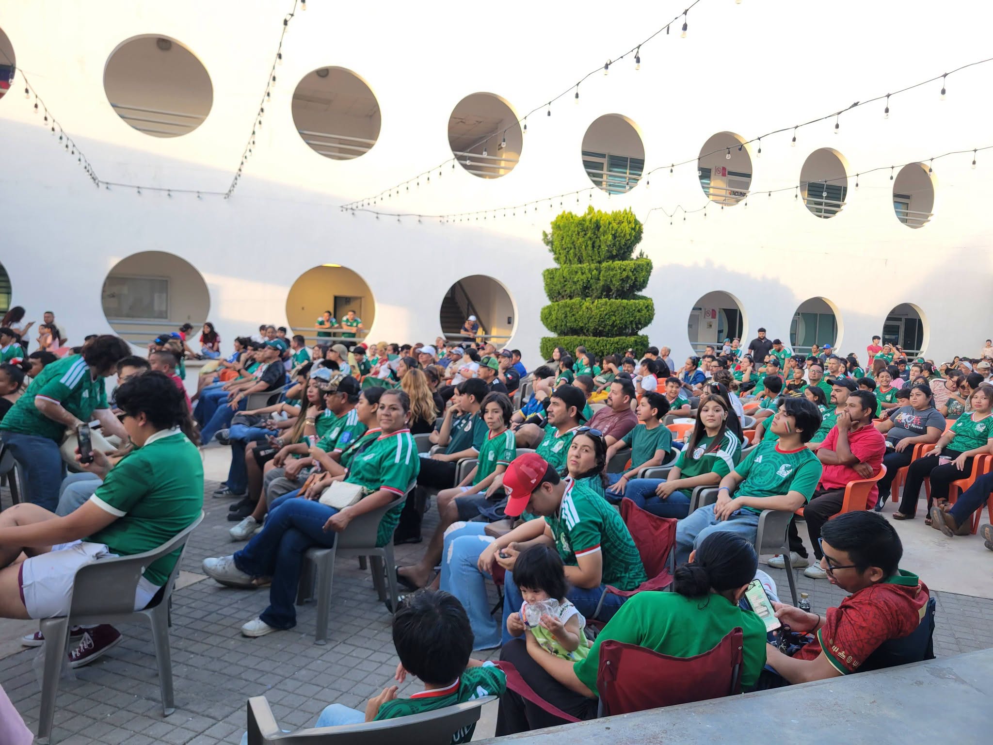 México! México! México! Hoy gana la Selección Mexicana 2 - 0