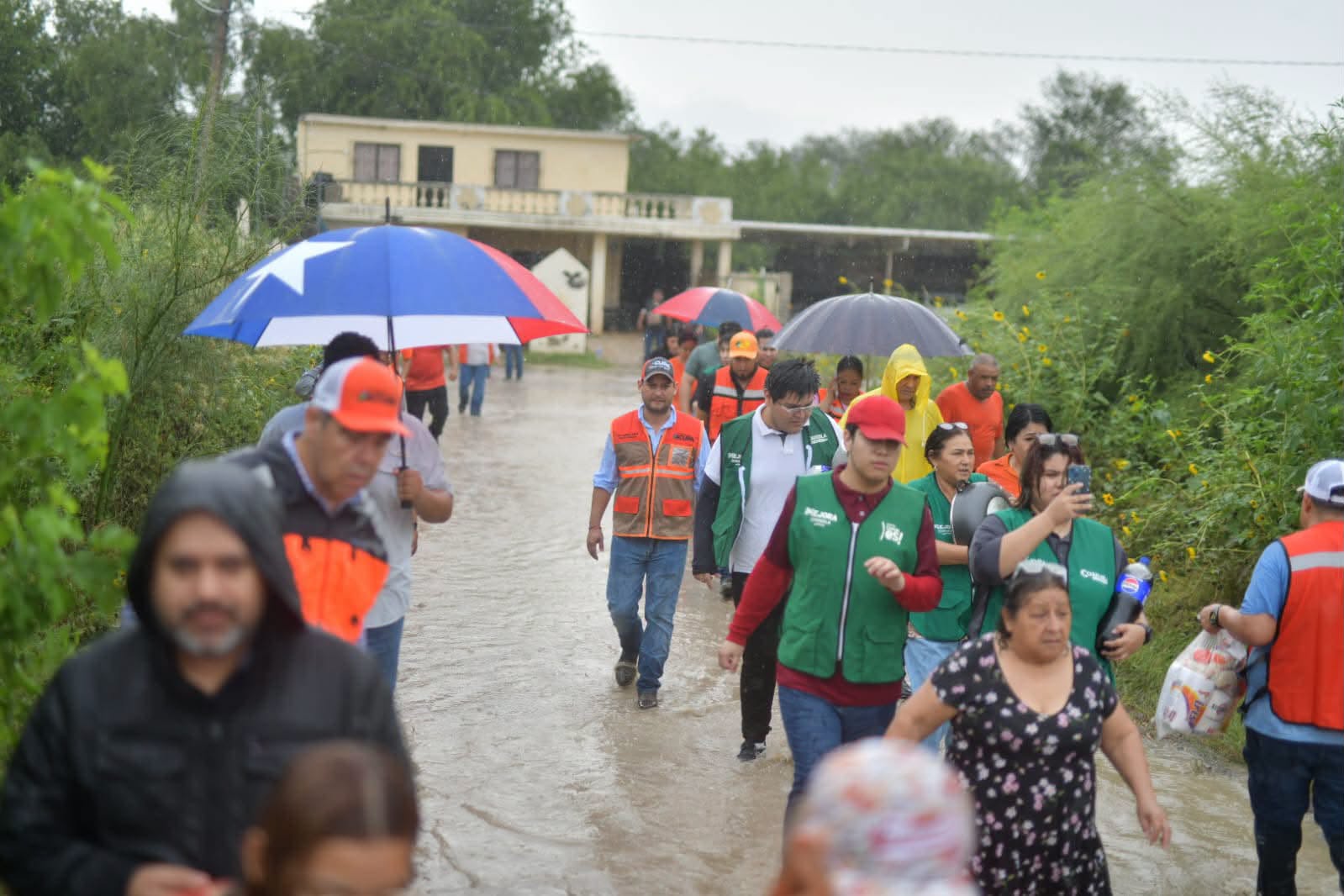 MUNICIPIO Y EQUIPO MEJORA RECORREN ZONAS AFECTADAS POR LLUVIAS EN ACUÑA