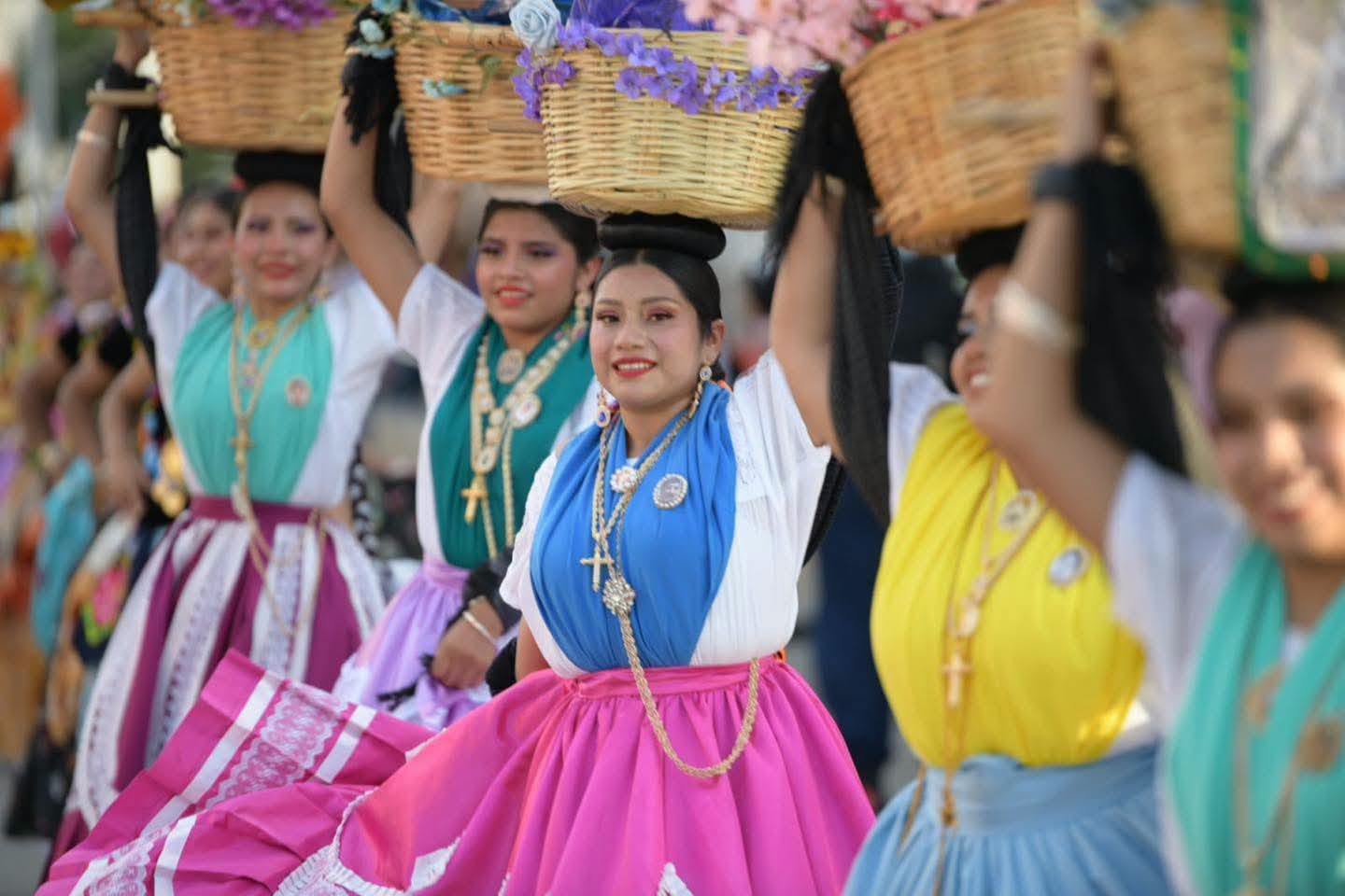 OAXACA LLEGÓ A CIUDAD ACUÑA CON LA MAGIA Y BELLEZA DE LA GUELAGUETZA