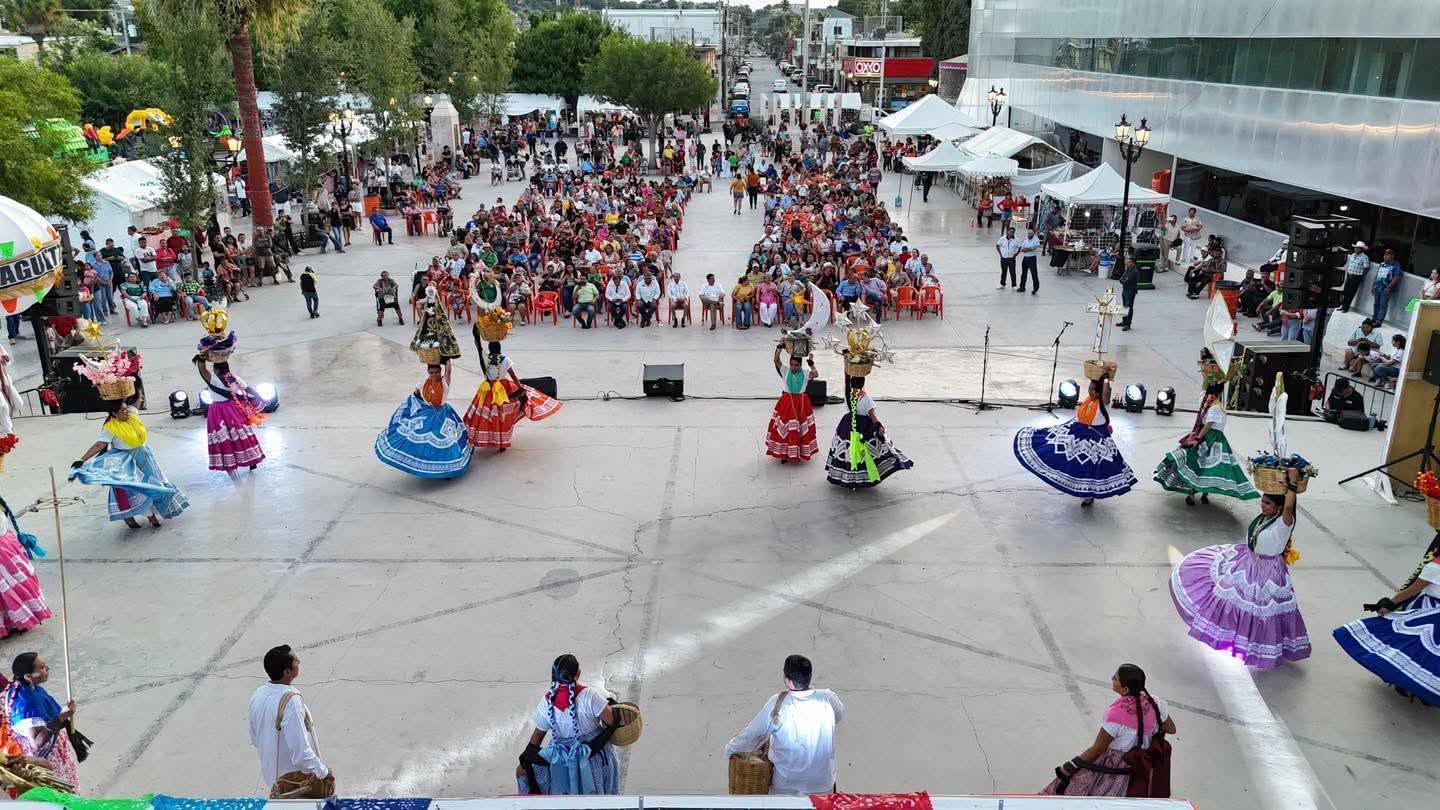 OAXACA LLEGÓ A CIUDAD ACUÑA CON LA MAGIA Y BELLEZA DE LA GUELAGUETZA