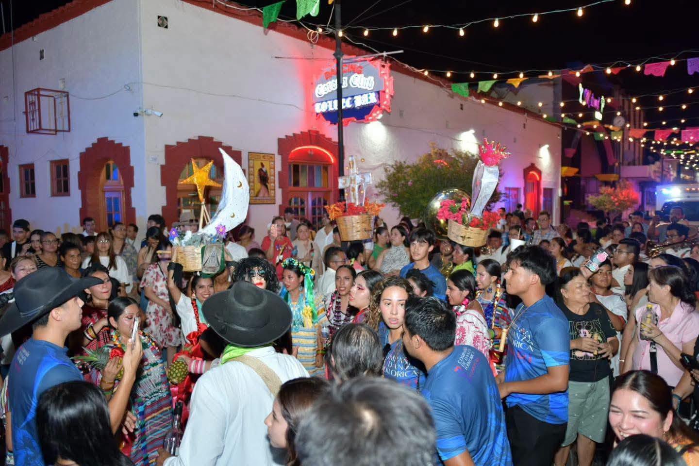 OAXACA LLEGÓ A CIUDAD ACUÑA CON LA MAGIA Y BELLEZA DE LA GUELAGUETZA