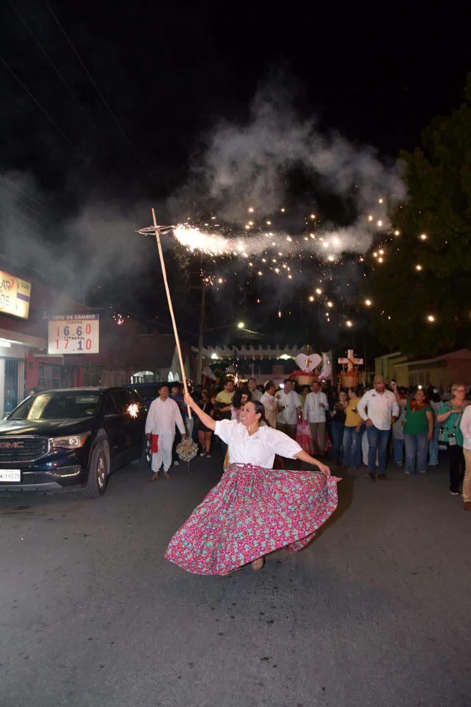 OAXACA LLEGÓ A CIUDAD ACUÑA CON LA MAGIA Y BELLEZA DE LA GUELAGUETZA