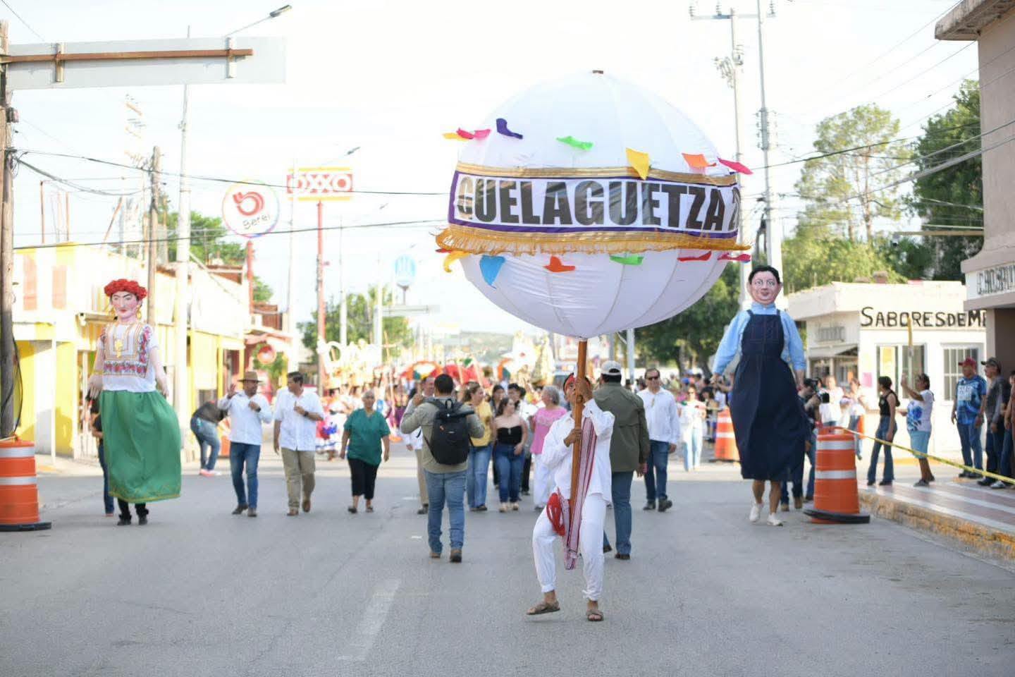OAXACA LLEGÓ A CIUDAD ACUÑA CON LA MAGIA Y BELLEZA DE LA GUELAGUETZA
