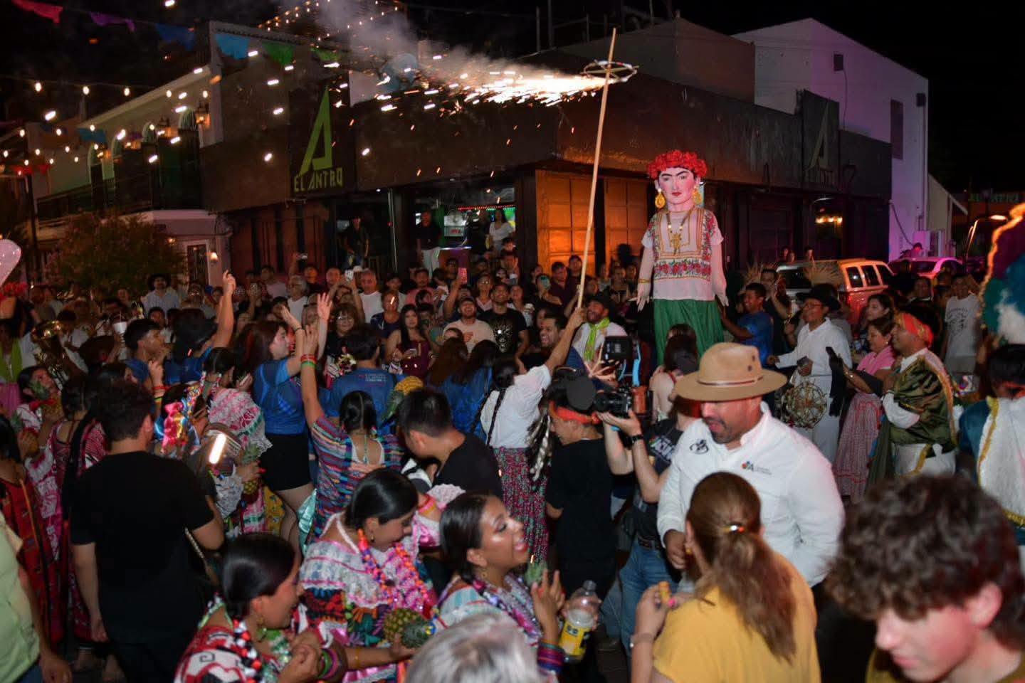 OAXACA LLEGÓ A CIUDAD ACUÑA CON LA MAGIA Y BELLEZA DE LA GUELAGUETZA