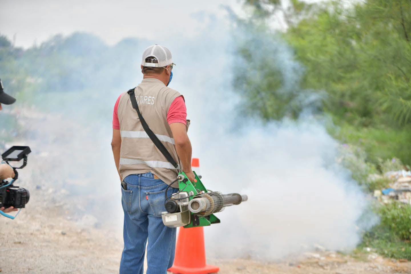REFUERZAN CAMPAÑA PERMANENTE DE FUMIGACIÓN Y DESCACHARRIZACIÓN
