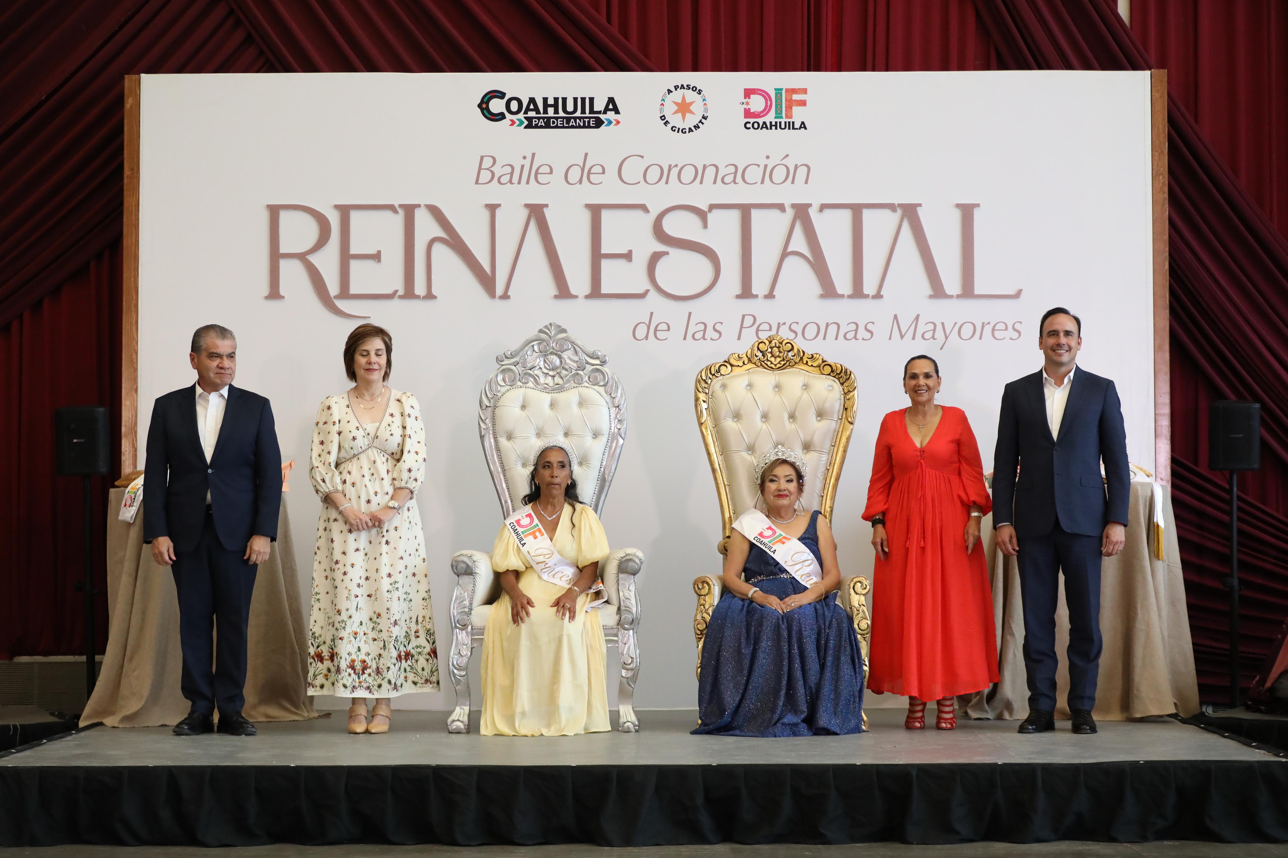 CORONA MANOLO JIMÉNEZ A LA REINA DE LOS ADULTOS MAYORES DE COAHUILA