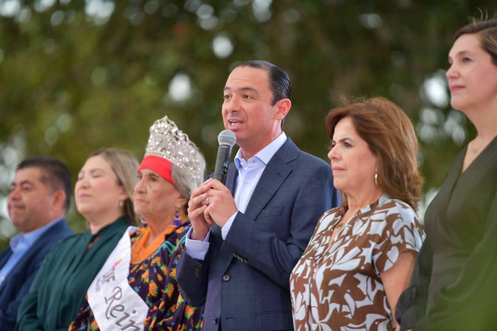 Coronan a la Reina del Adulto Mayor en Acuña