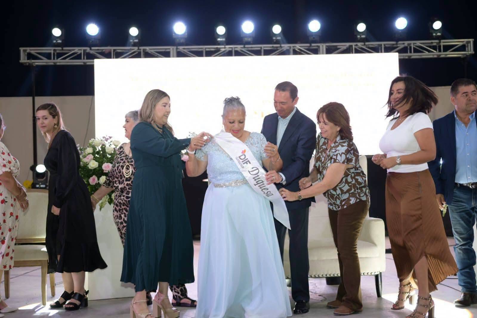 Coronan a la Reina del Adulto Mayor en Acuña