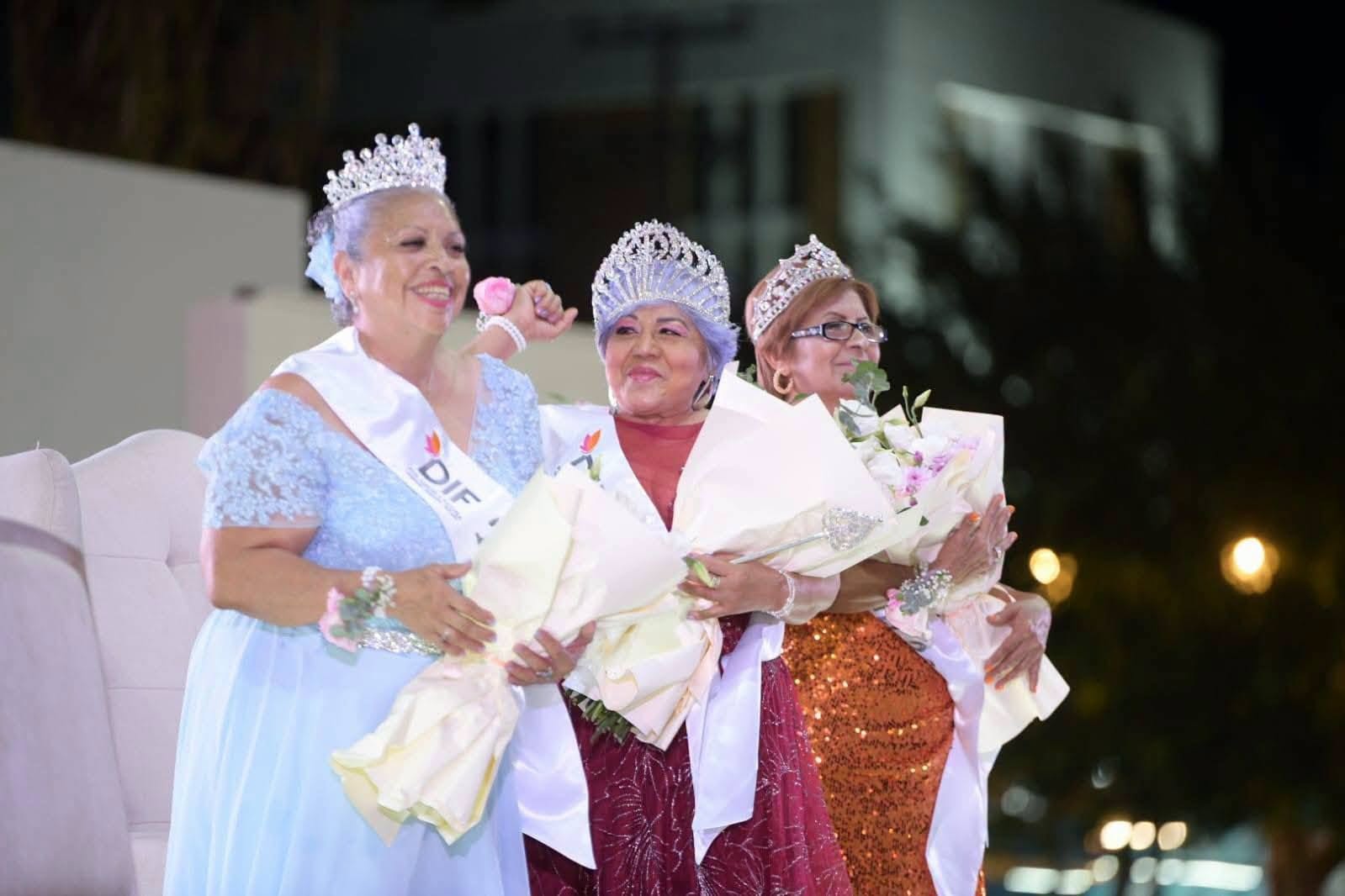 Coronan a la Reina del Adulto Mayor en Acuña