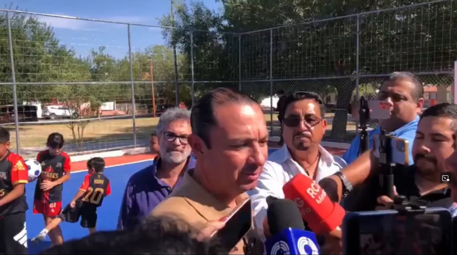 Entrega el alcalde Emilio De Hoyos Cancha de Fútbol Rápido