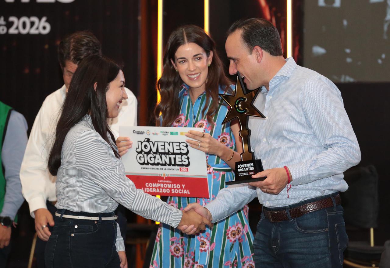 ENTREGA MANOLO PREMIO ESTATAL DE LA JUVENTUD