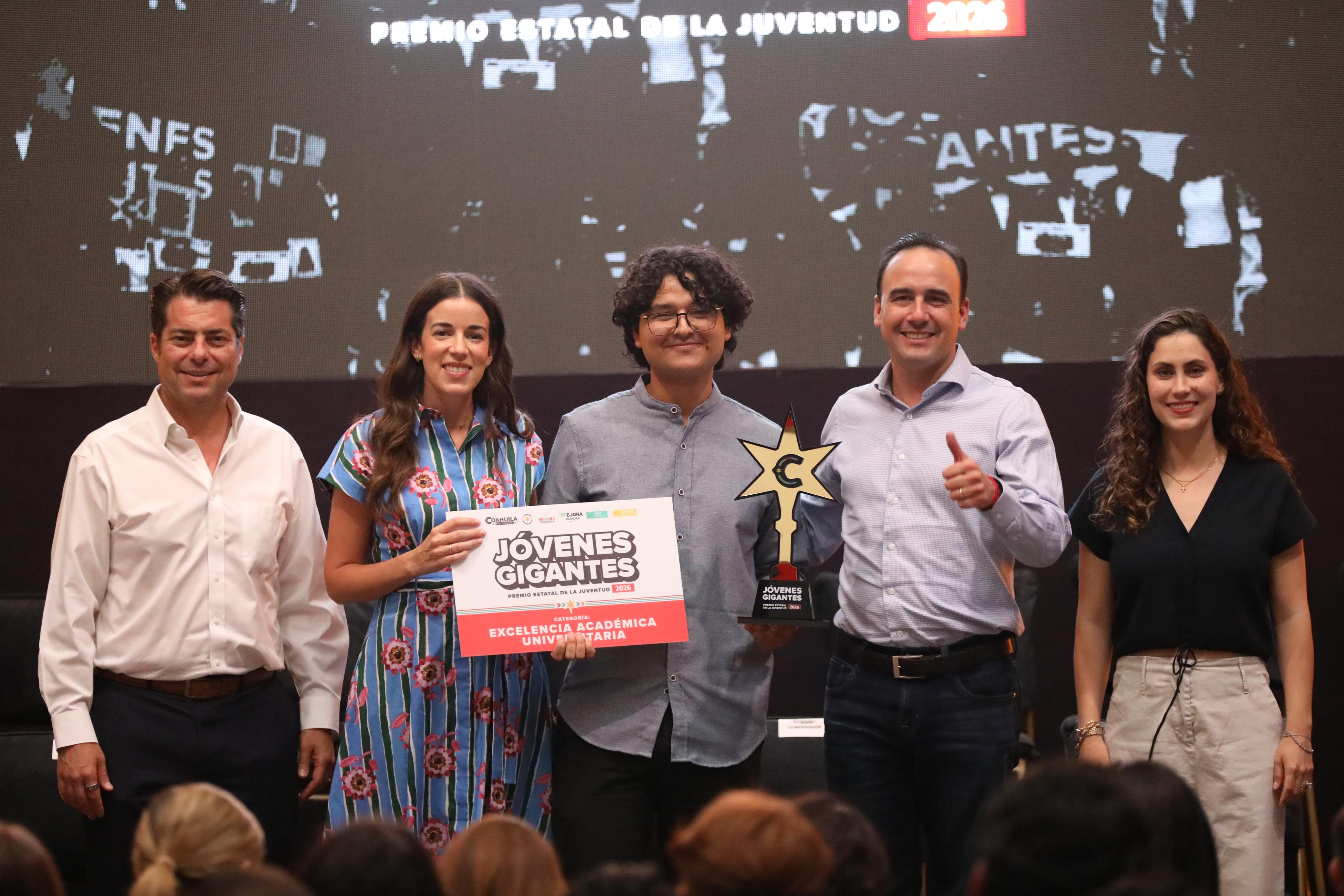 ENTREGA MANOLO PREMIO ESTATAL DE LA JUVENTUD