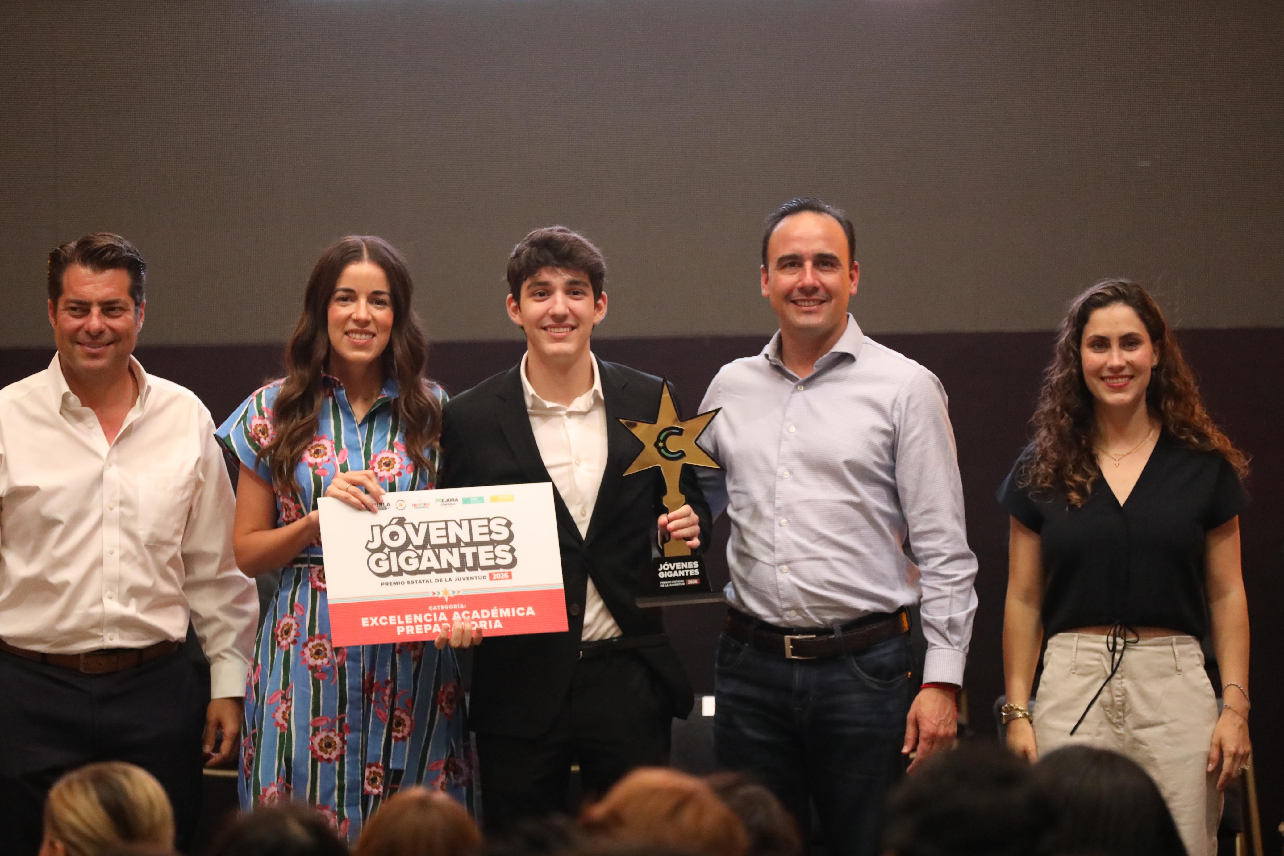 ENTREGA MANOLO PREMIO ESTATAL DE LA JUVENTUD