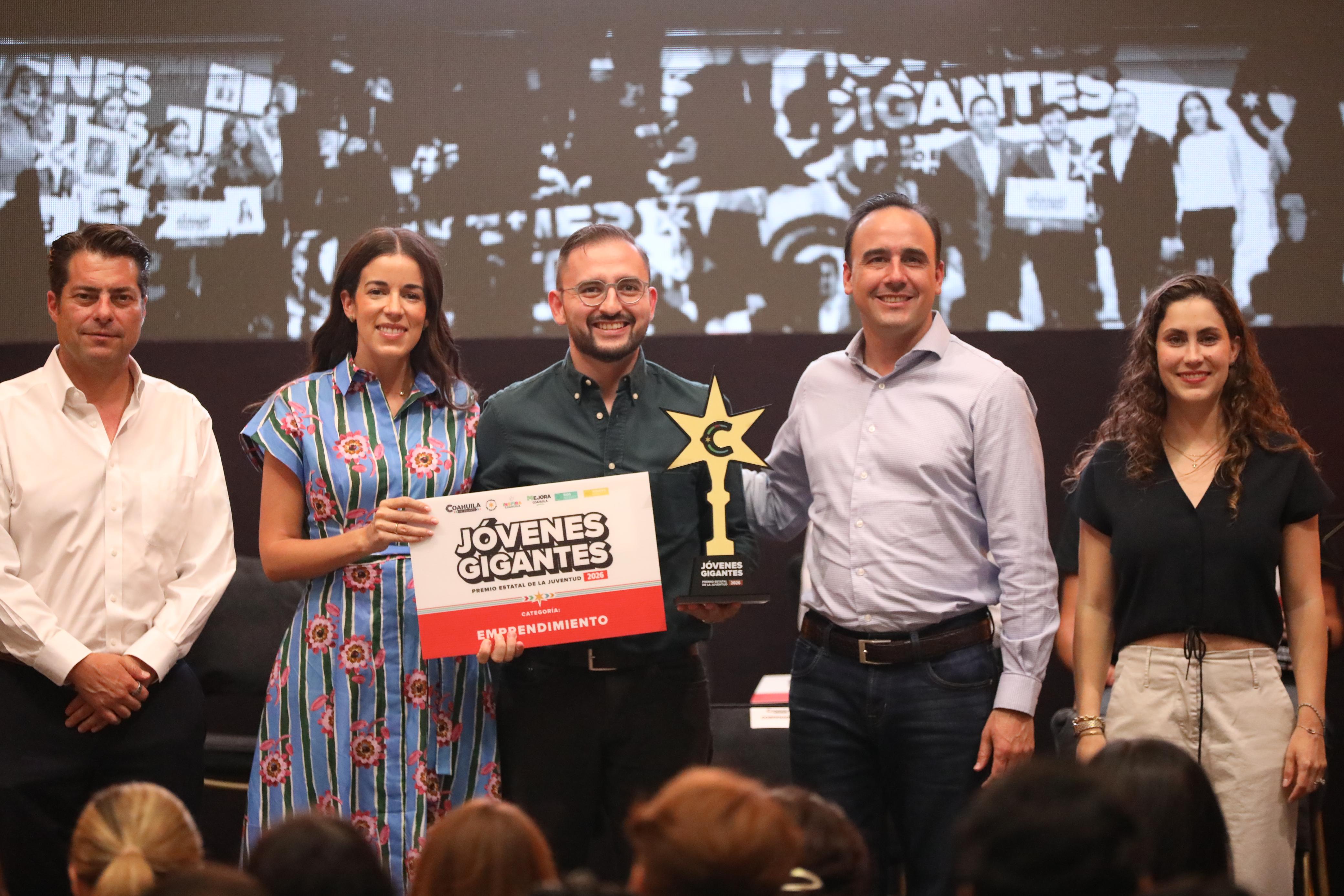 ENTREGA MANOLO PREMIO ESTATAL DE LA JUVENTUD