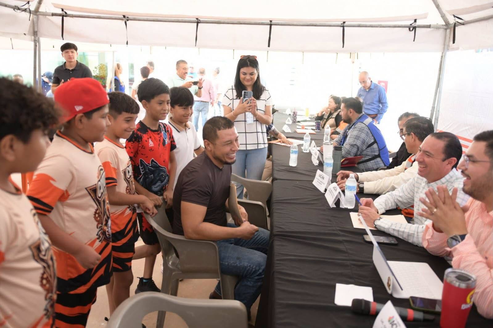 ESCUCHAR, ATENDER Y DAR SEGUIMIENTO: “MIÉRCOLES CON TU ALCALDE” MANTIENE ATENCIÓN DIRECTA A LAS FAMILIAS DE ACUÑA