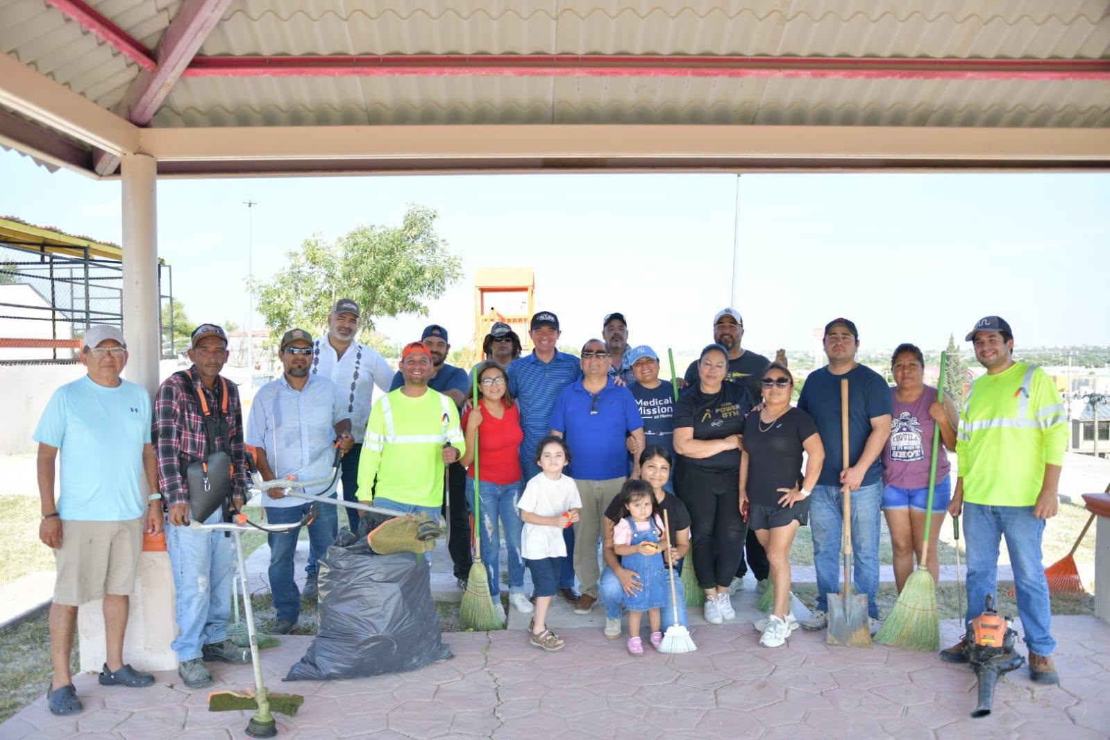 GOBIERNO DE UNIDAD REFUERZA LIMPIEZA Y RESCATE DE PLAZAS