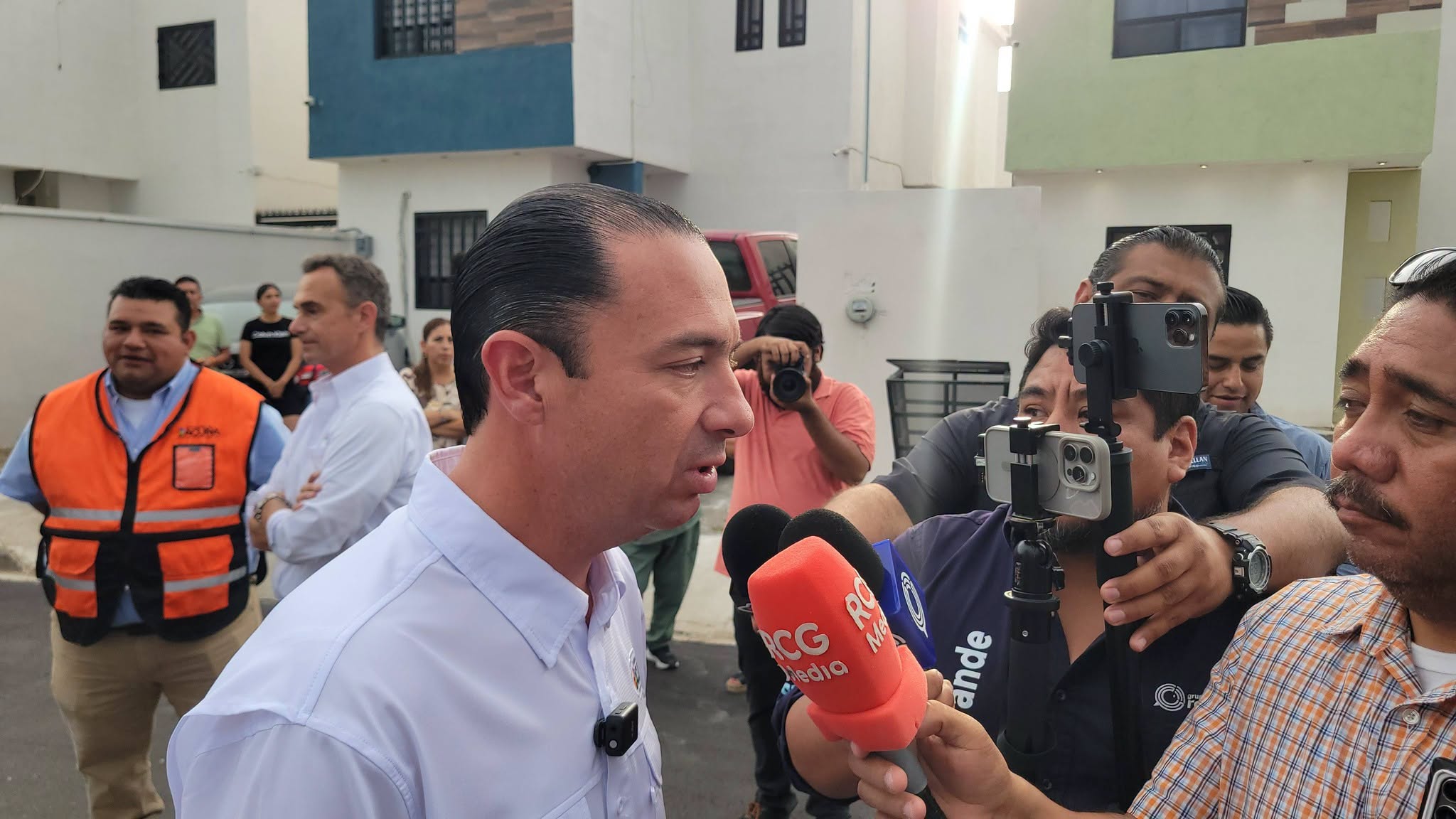 Inaugura el alcalde pavimentación en La Amistad