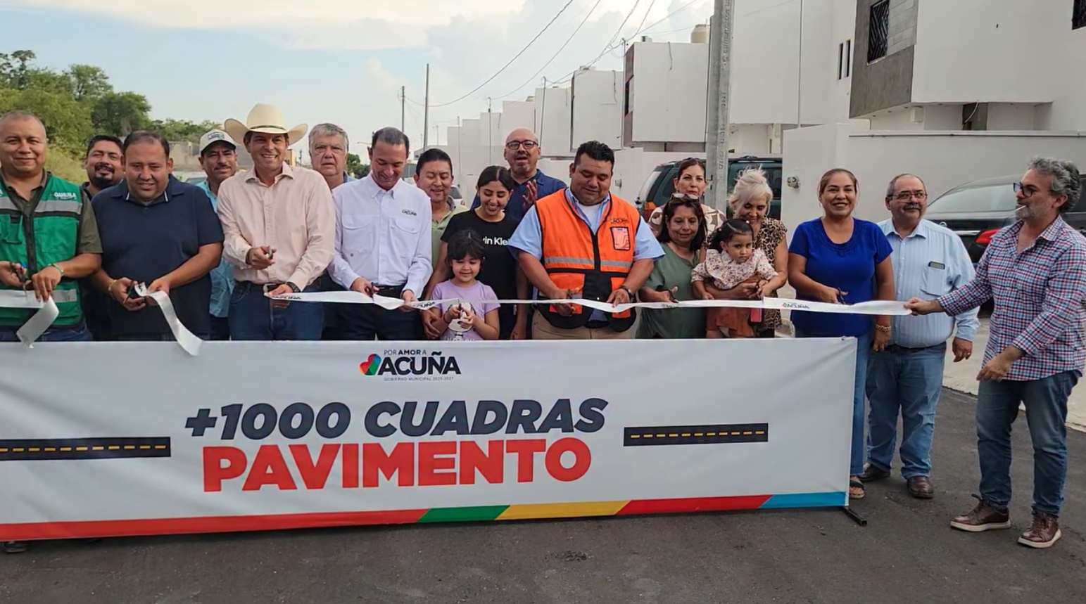Inaugura el alcalde pavimentación en La Amistad