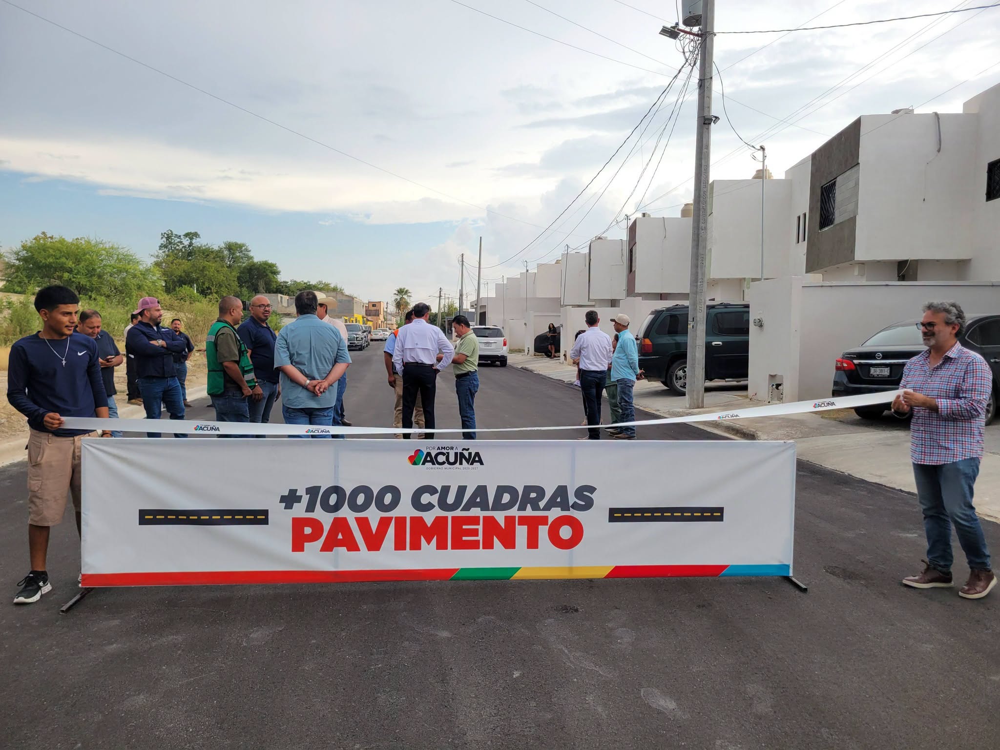 Inaugura el alcalde pavimentación en La Amistad