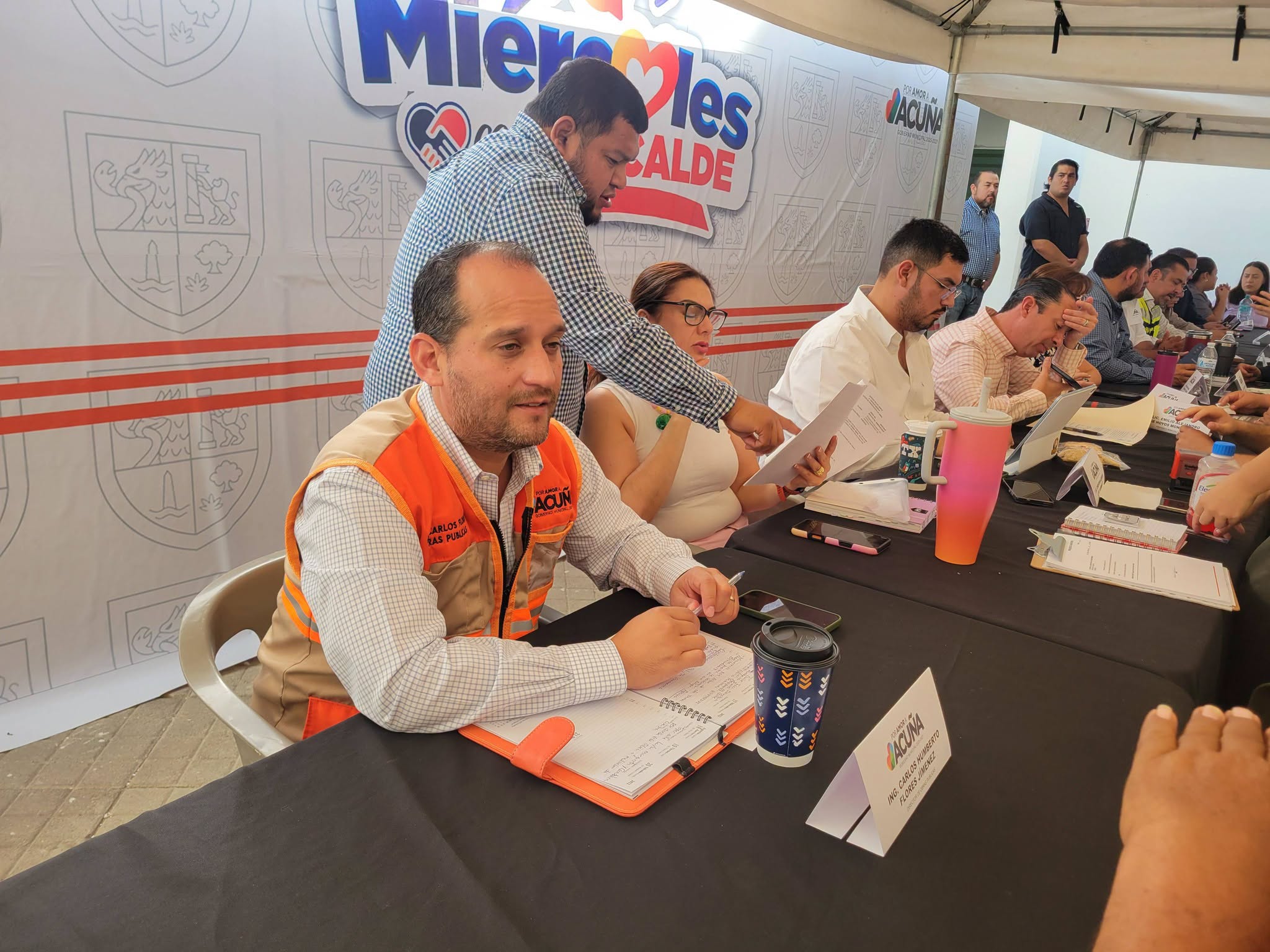 Inicia Emilio programa Miércoles con tu Alcalde en el patio central de la Presidencia Municipal