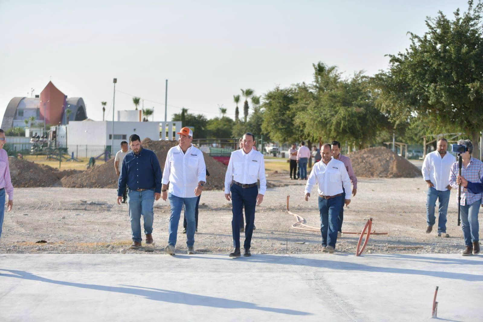 RECORRE ALCALDE EMILIO DE HOYOS AVANCES DE OBRA DE MACRO PARQUE CENTRAL