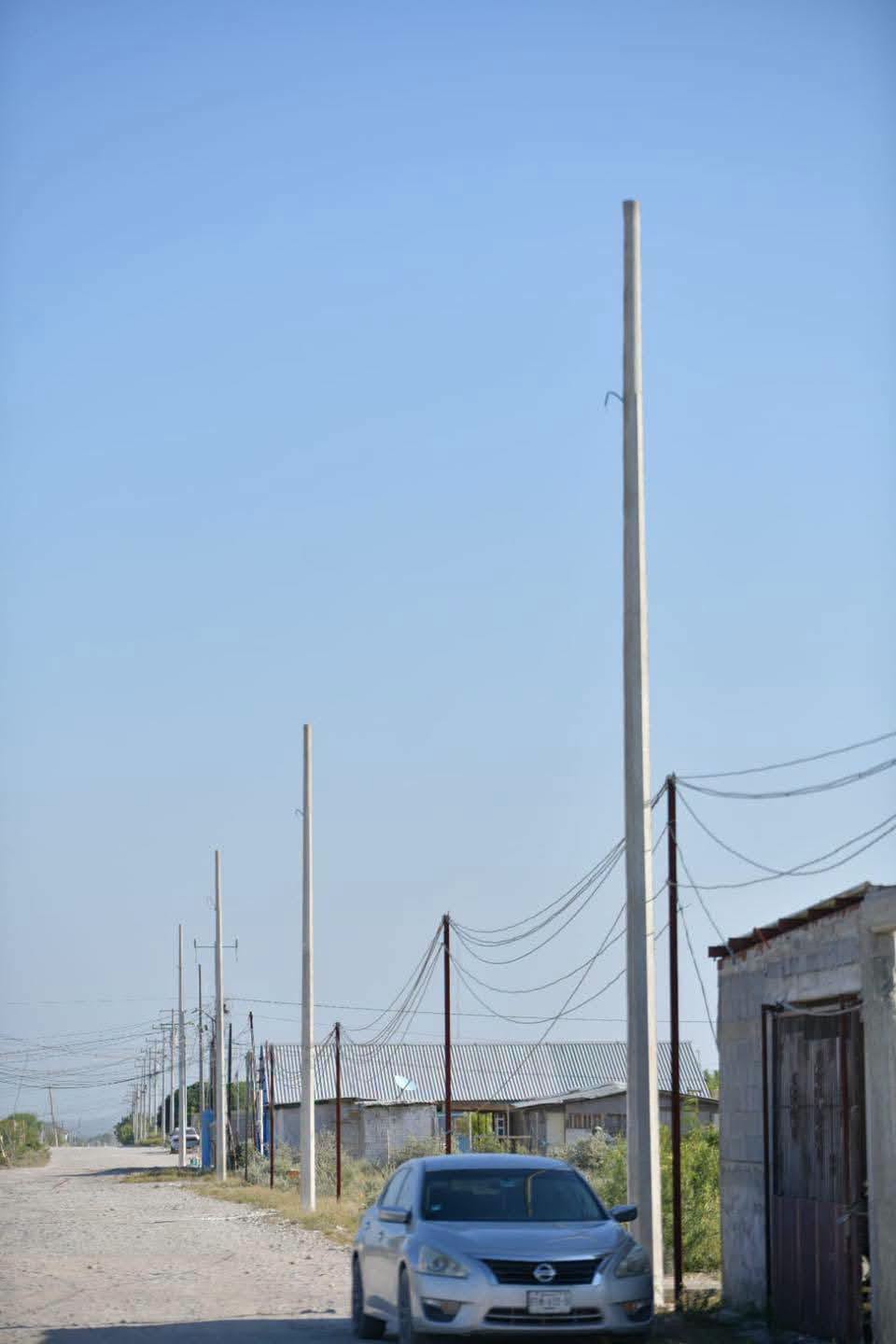 SUPERVISA EMILIO OBRA DE ELECTRIFICACIÓN