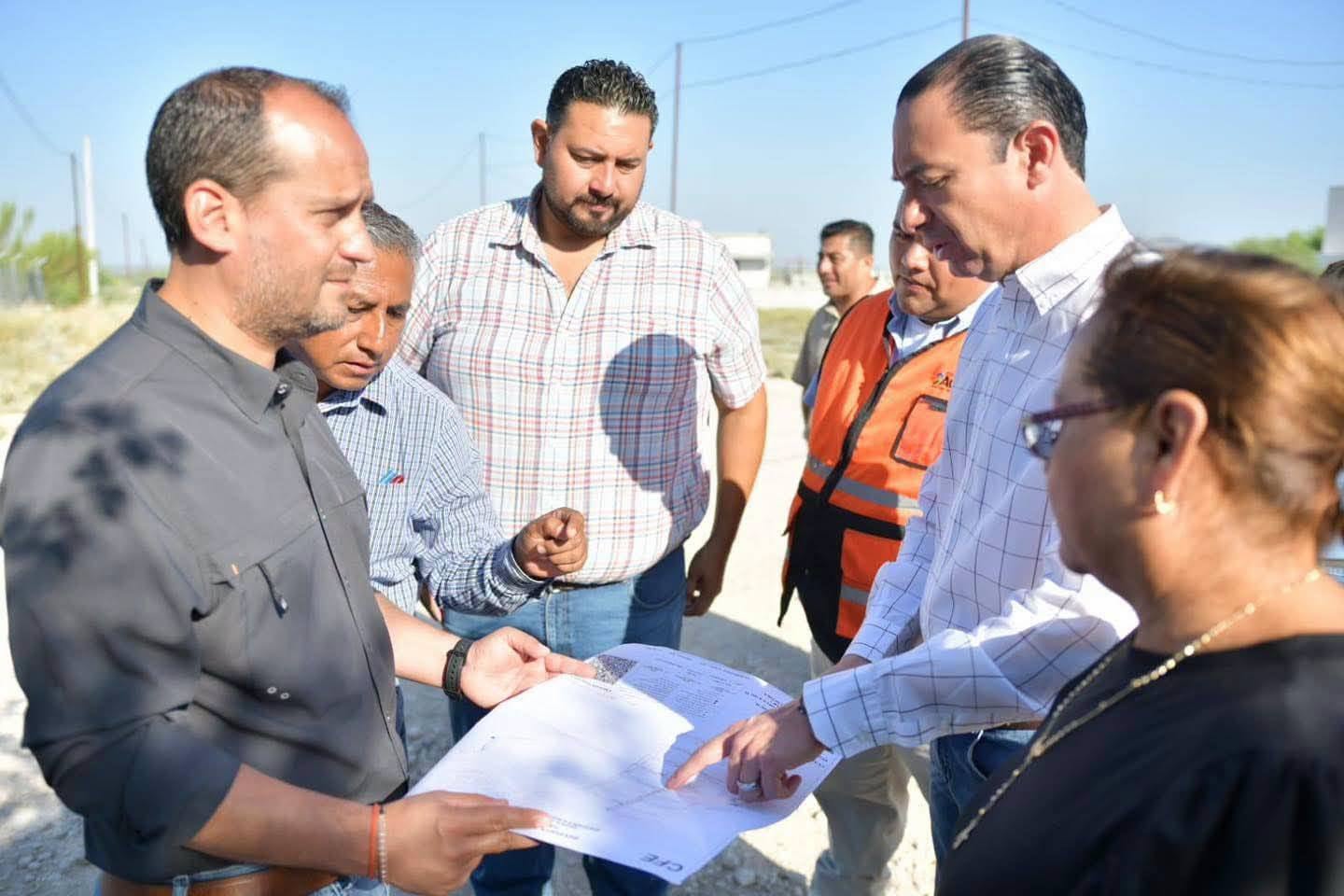 SUPERVISA EMILIO OBRA DE ELECTRIFICACIÓN