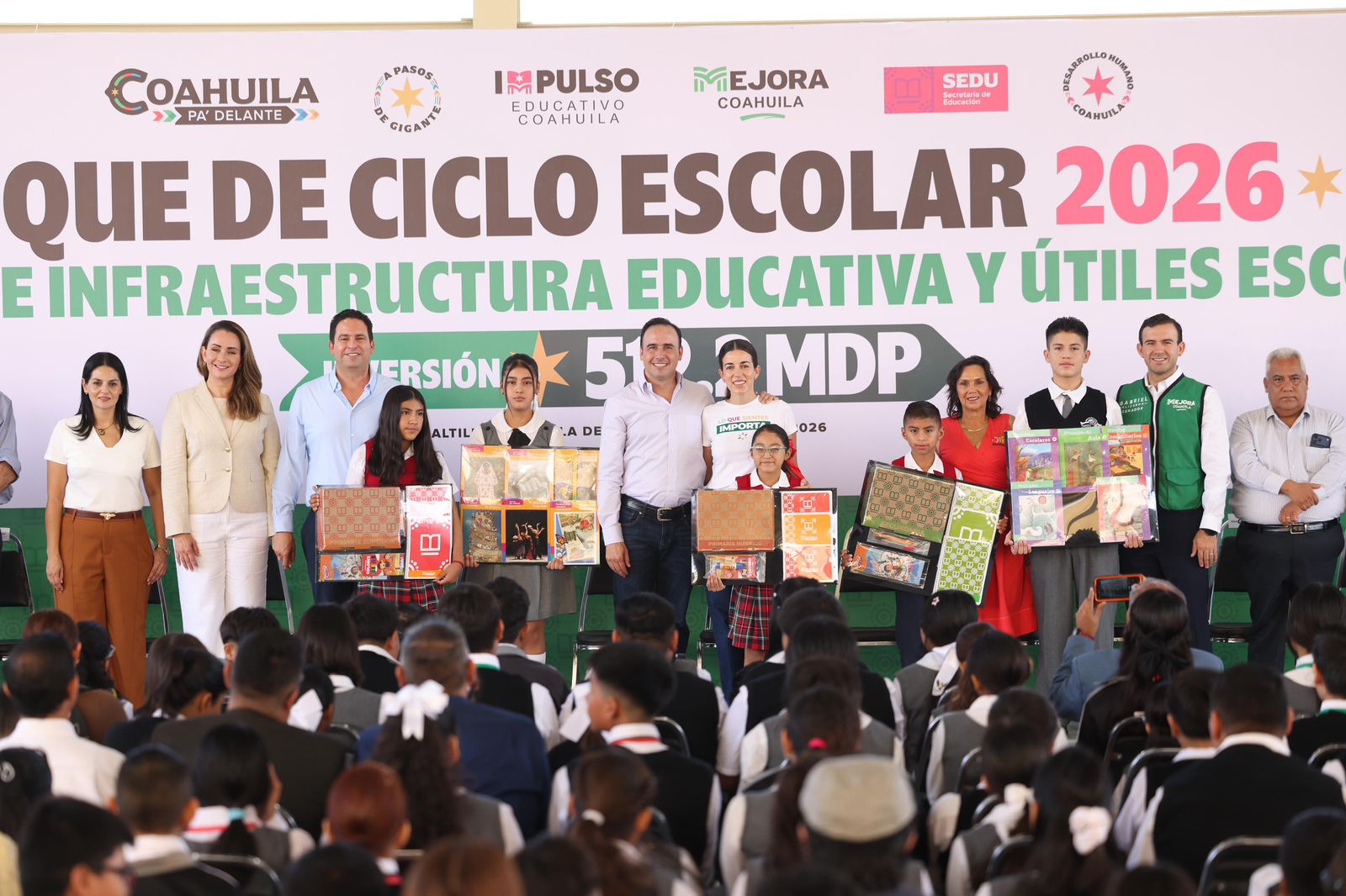 ARRANCA MANOLO PROGRAMA DE ÚTILES ESCOLARES GRATIS PARA 500 MIL ALUMNOS