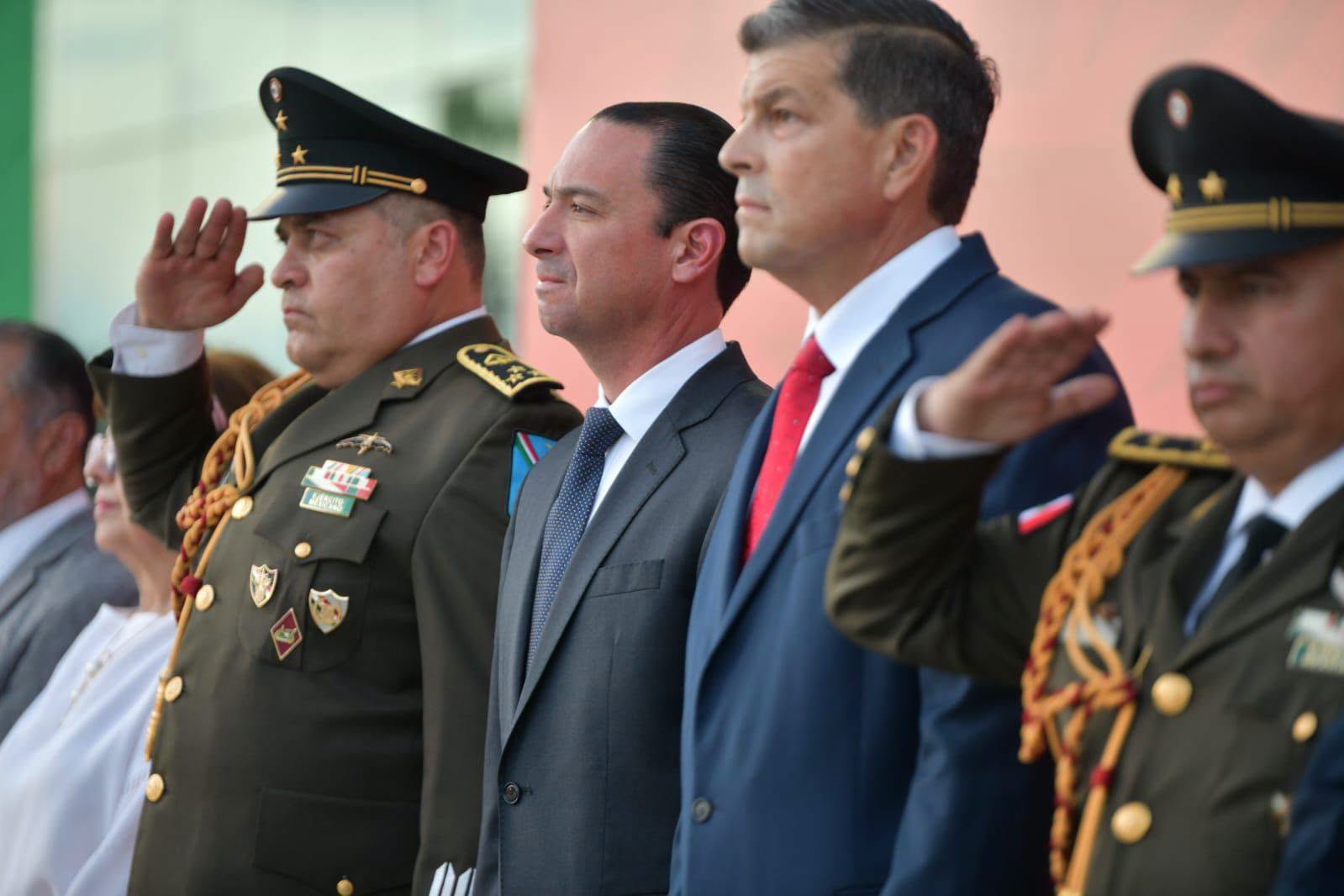 CON EL IZAMIENTO DE LA ENSEÑA NACIONAL INICIAN ACTIVIDADES DEL MES PATRIO