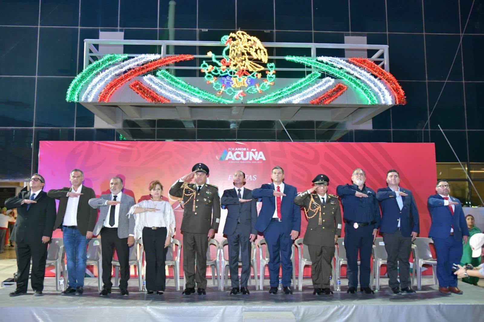 CON EL IZAMIENTO DE LA ENSEÑA NACIONAL INICIAN ACTIVIDADES DEL MES PATRIO