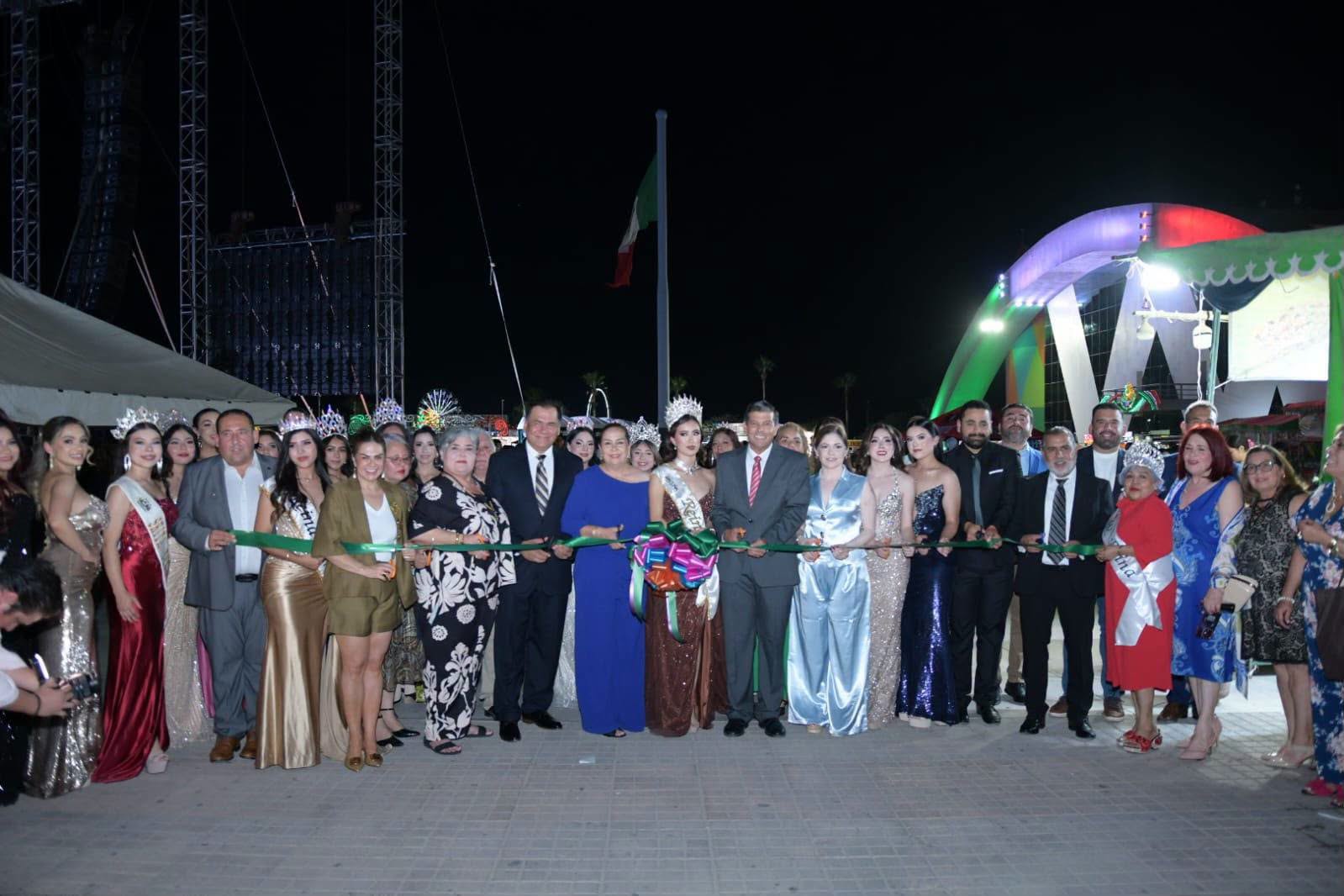 CORONAN A AMOR ITZEL COMO REINA DE LAS FIESTAS DE LA AMISTAD E INAUGURAN LA FERIA DE ACUÑA 2026