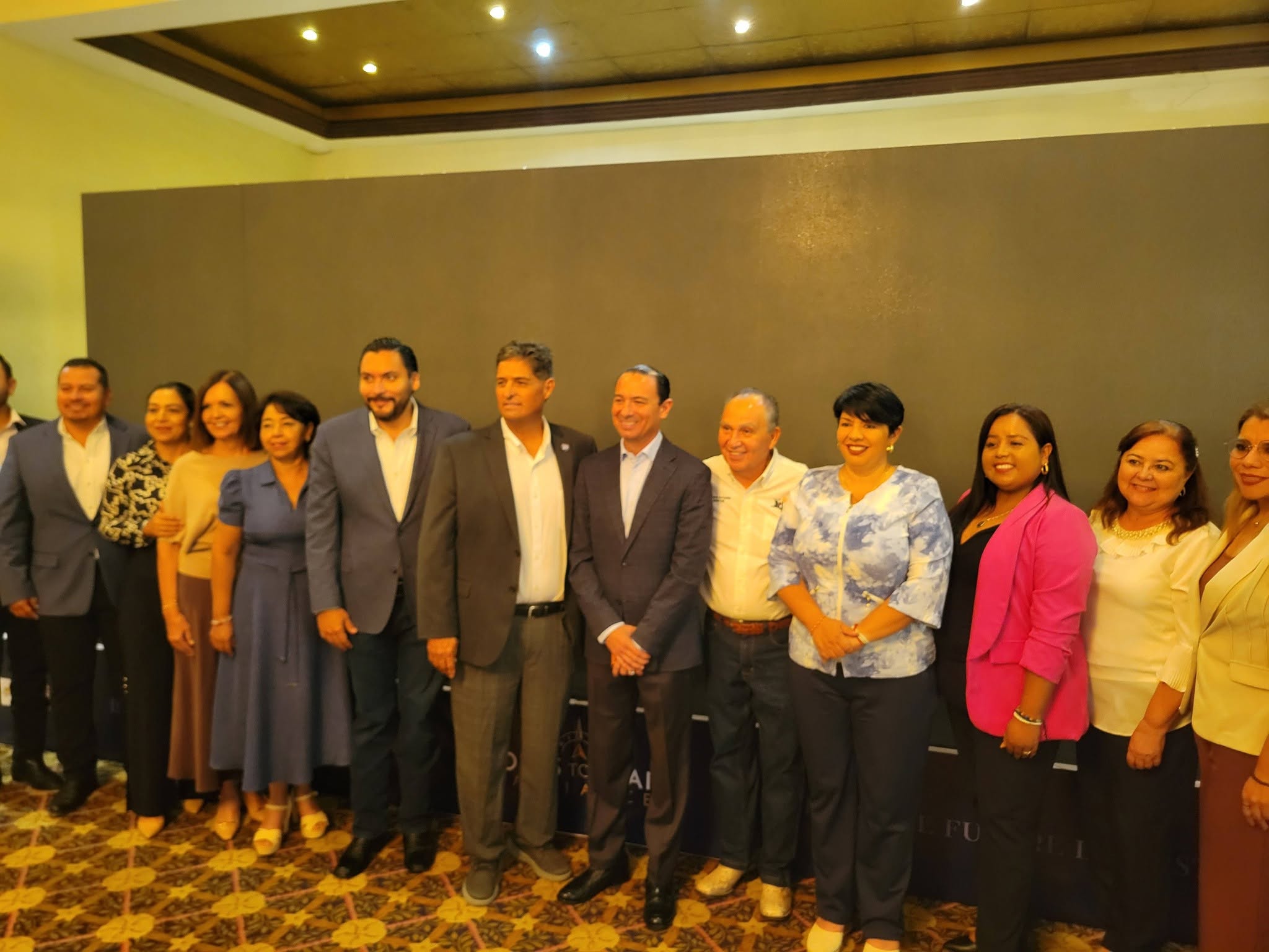 El alcalde Emilio De Hoyos da la bienvenida a los miembros de la Coalición de Ports to Plains