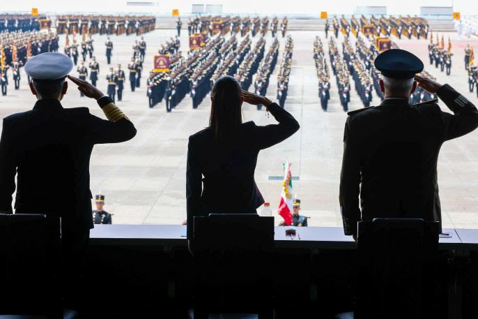 EL HEROICO COLEGIO MILITAR FORMA MUJERES Y HOMBRES DISPUESTOS A SERVIR A SU PUEBLO