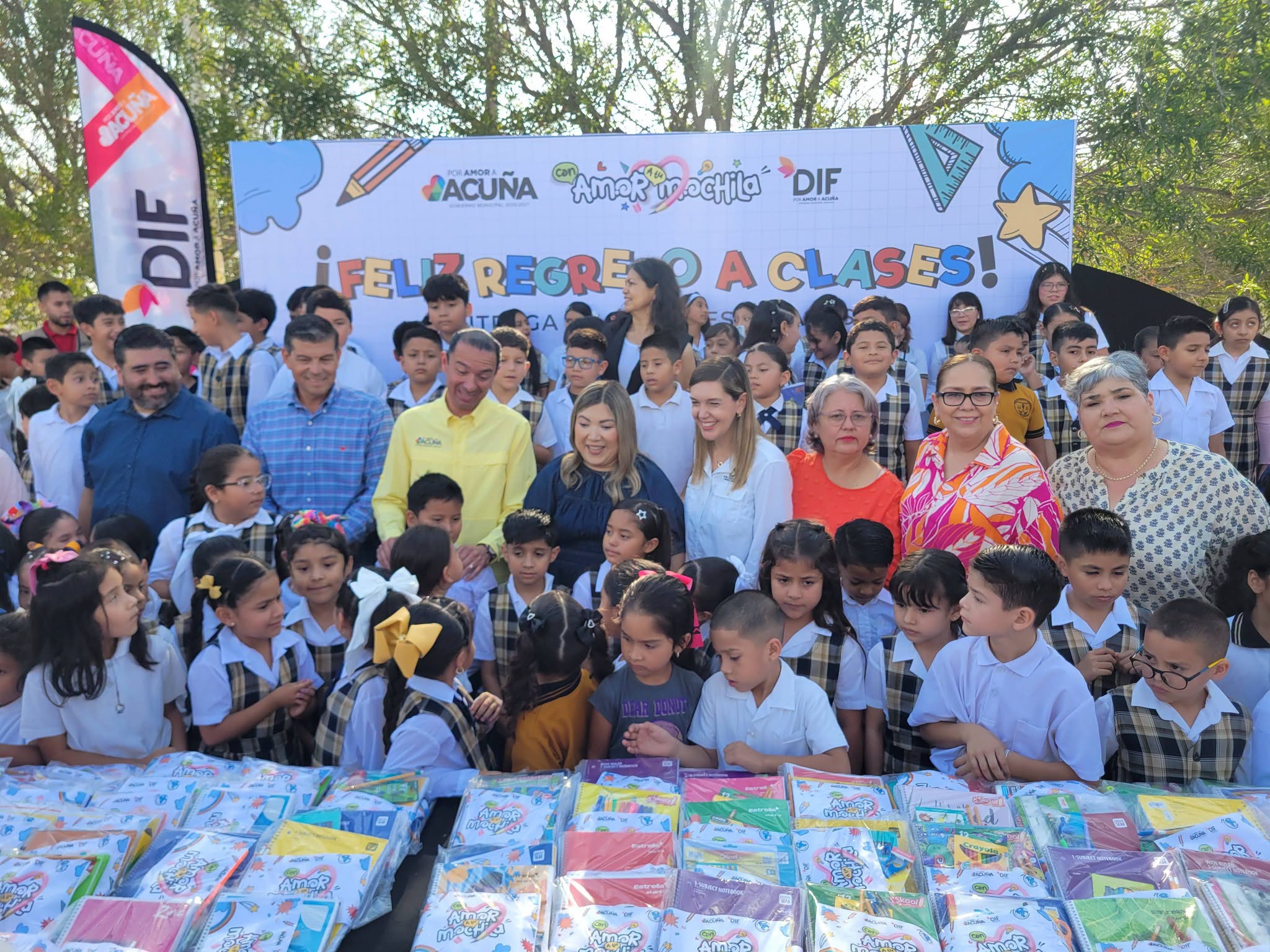 Encabeza el alcalde Emilio De Hoyos arranque del programa "Por amor a tu mochila"
