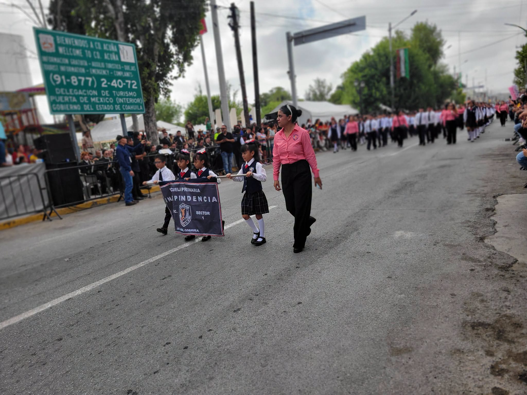 Encabeza el presidente municipal Lic Emilio De Hoyos desfile de la Independencia