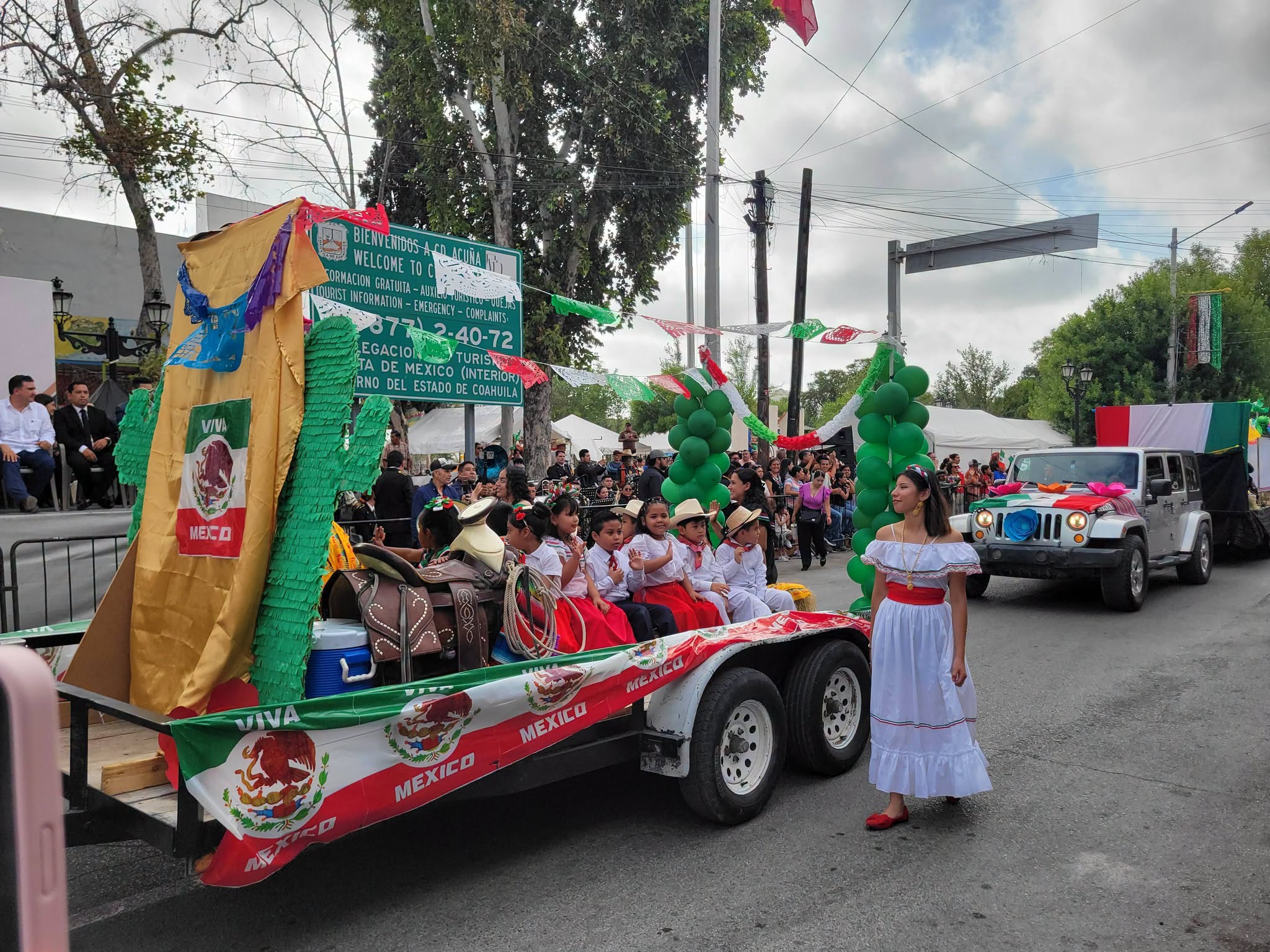 Encabeza el presidente municipal Lic Emilio De Hoyos desfile de la Independencia