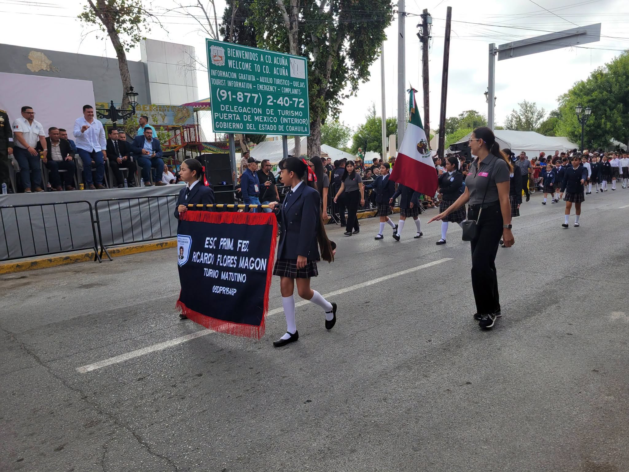 Encabeza el presidente municipal Lic Emilio De Hoyos desfile de la Independencia