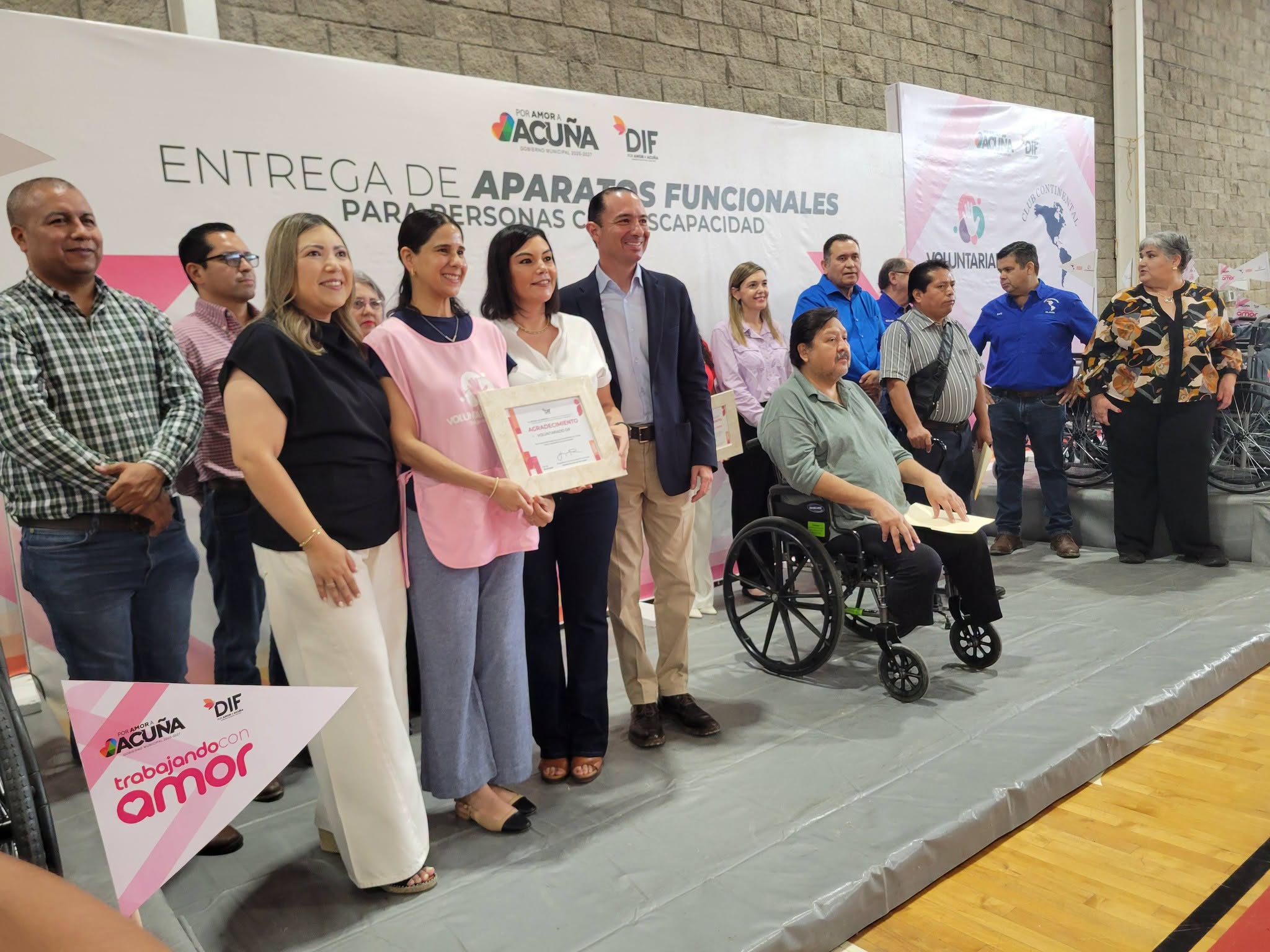 Entrega DIF Acuña 200 aparatos funcionales