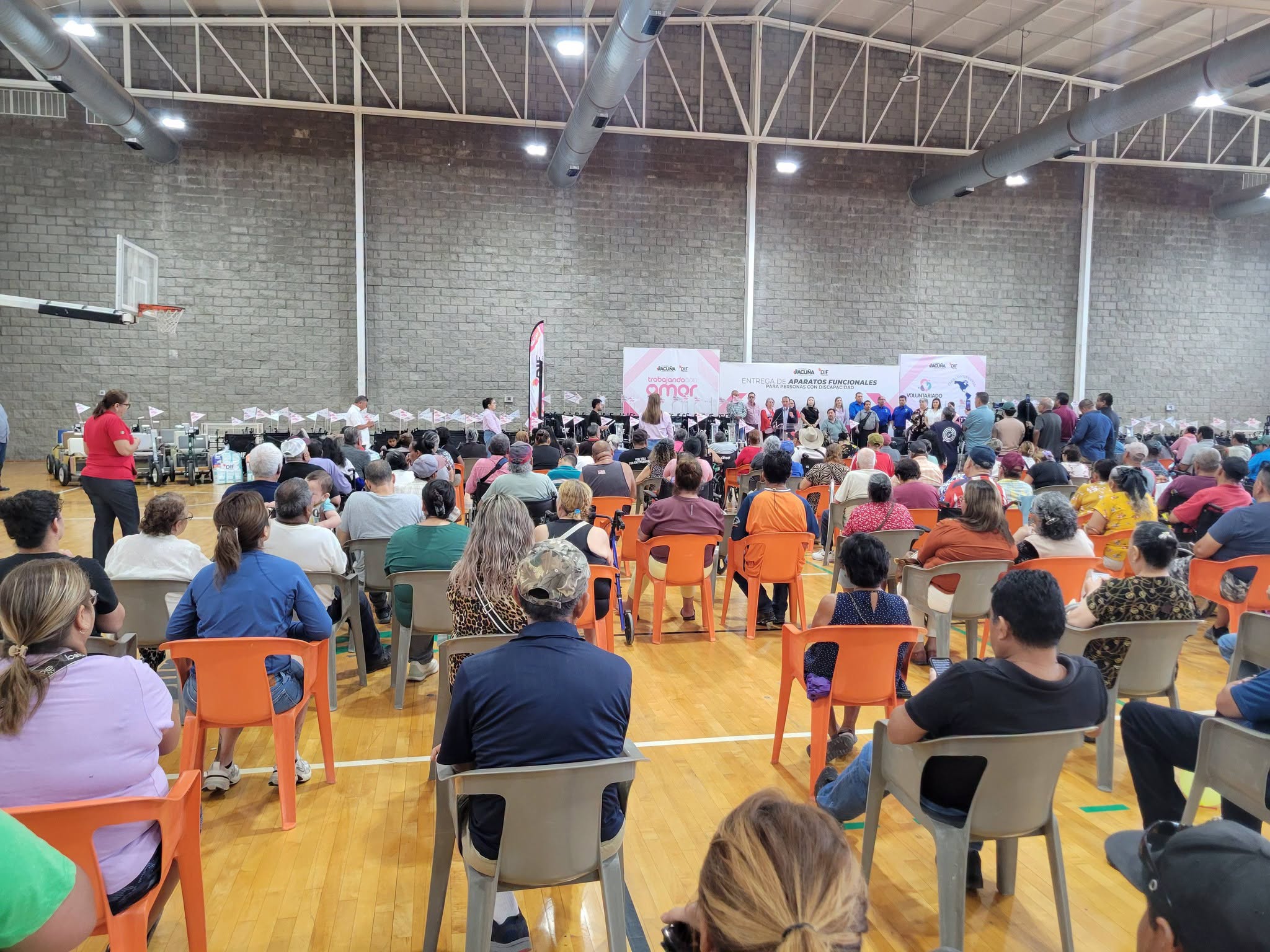 Entrega DIF Acuña 200 aparatos funcionales