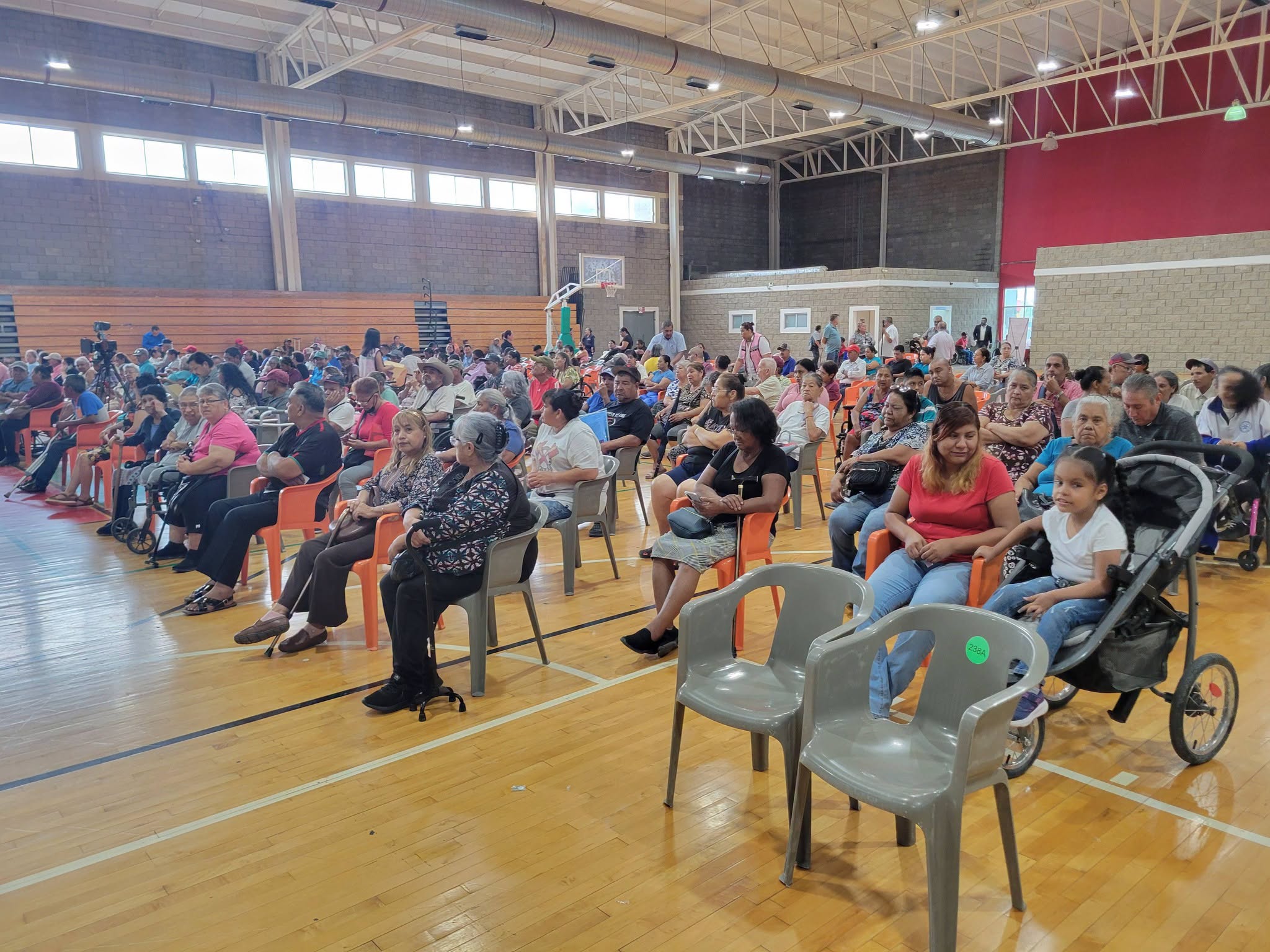 Entrega DIF Acuña 200 aparatos funcionales