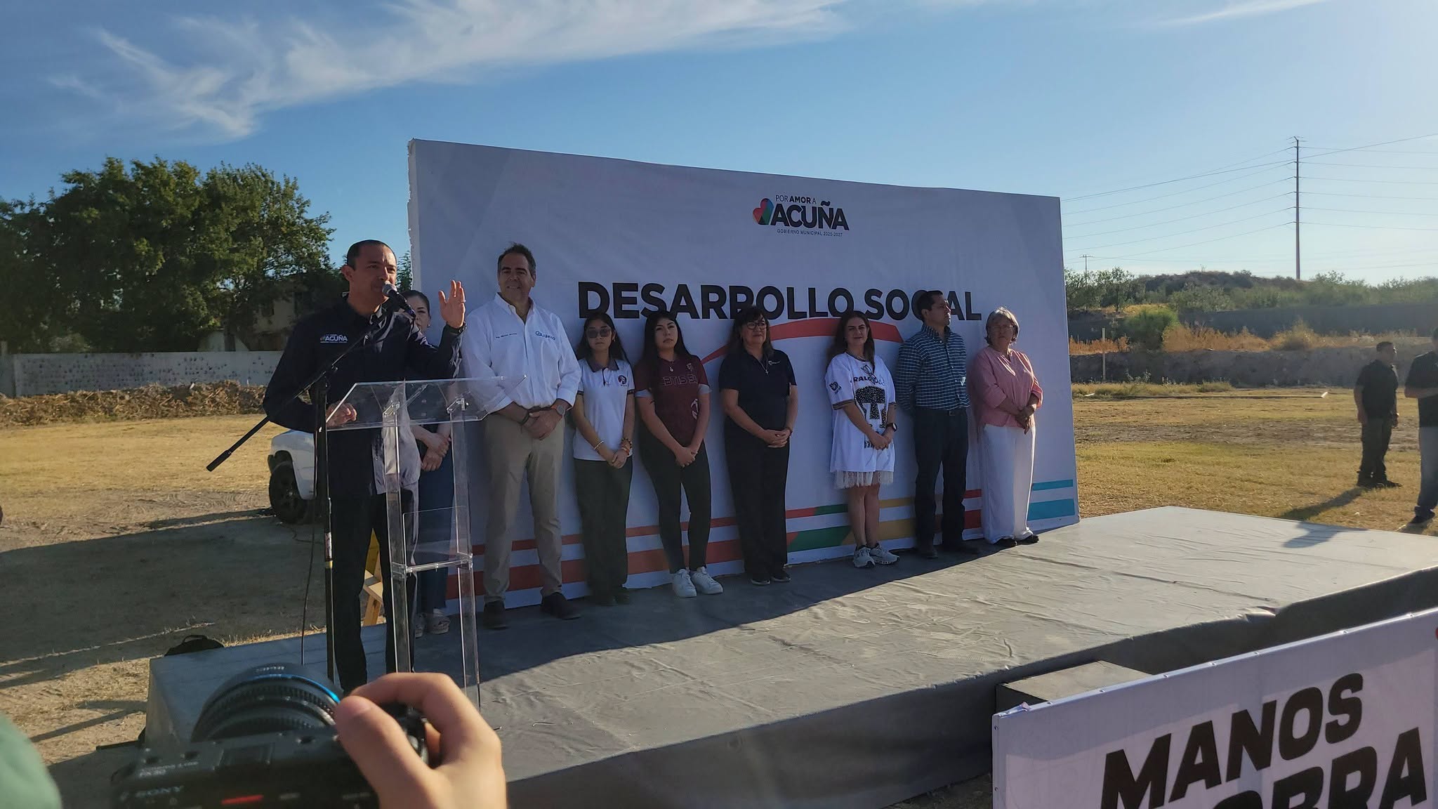 Entrega el alcalde Emilio De Hoyos cancha en el CBTIS 54