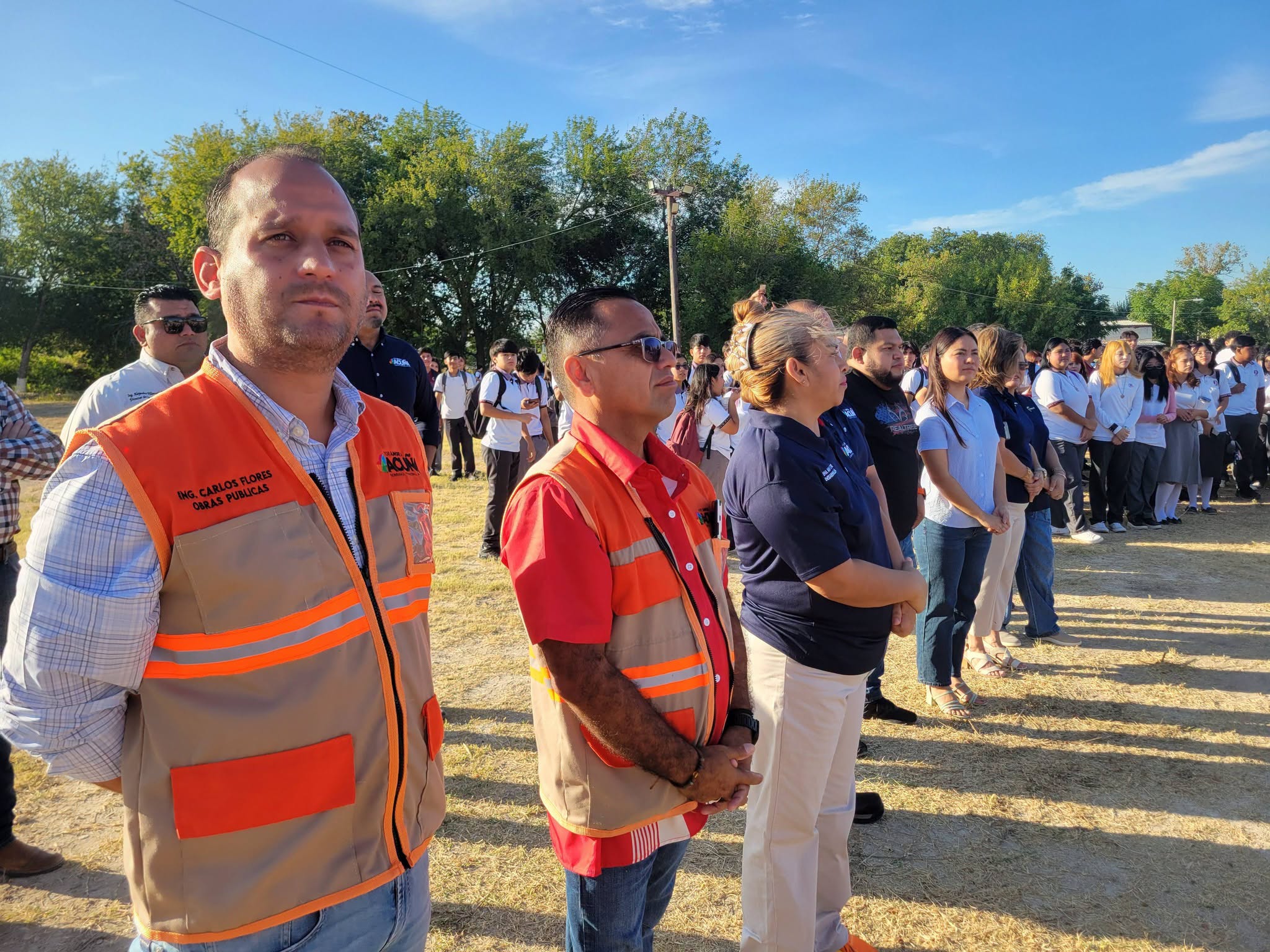 Entrega el alcalde Emilio De Hoyos cancha en el CBTIS 54