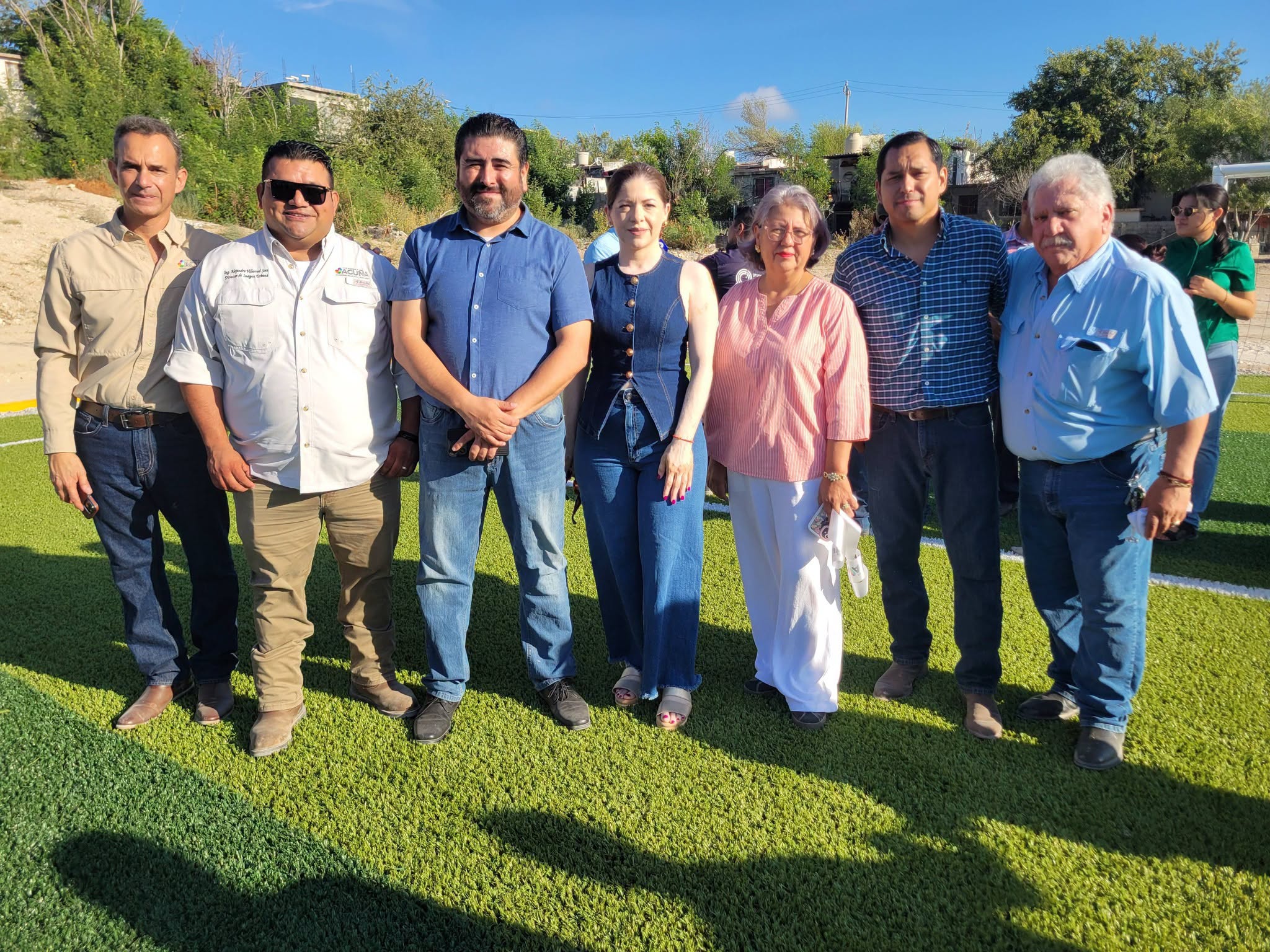 Entrega el alcalde Emilio De Hoyos cancha en el CBTIS 54