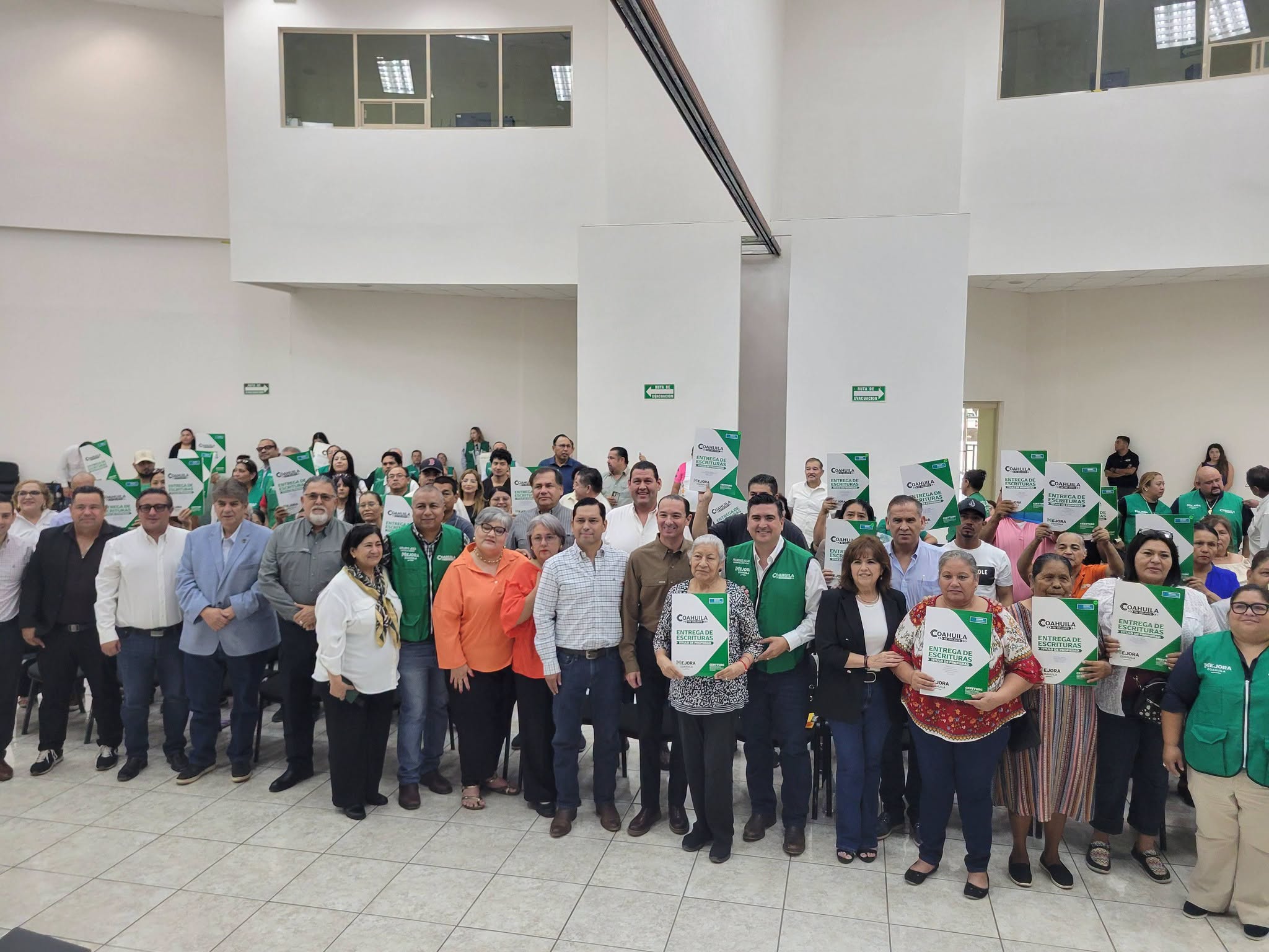 Estado y Municipio entregan 147 escrituras