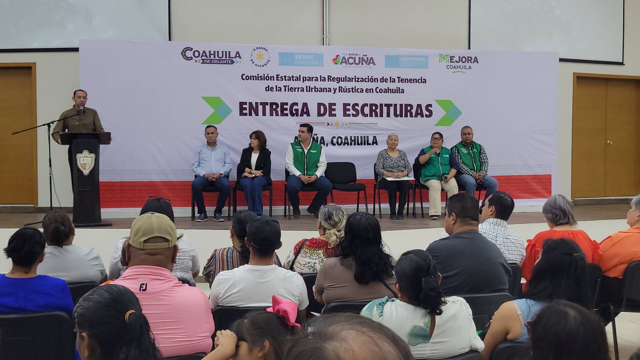 Estado y Municipio entregan 147 escrituras