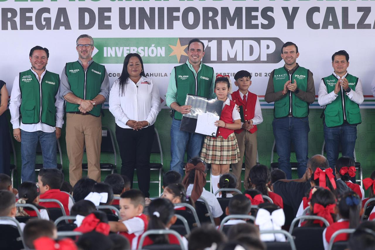 INICIA MANOLO ENTREGA DE UNIFORMES Y TENIS GRATIS EN LAS ESCUELAS RURALES