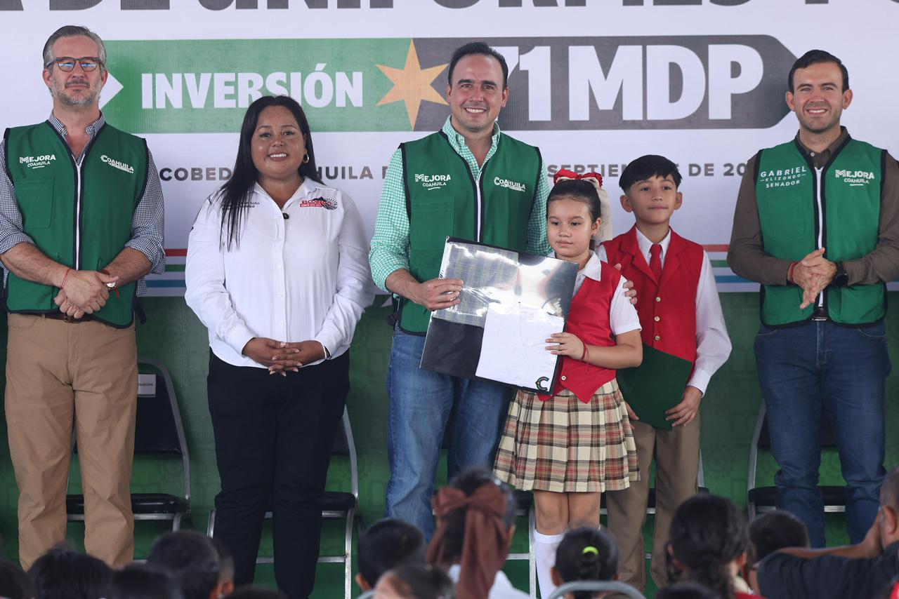 INICIA MANOLO ENTREGA DE UNIFORMES Y TENIS GRATIS EN LAS ESCUELAS RURALES